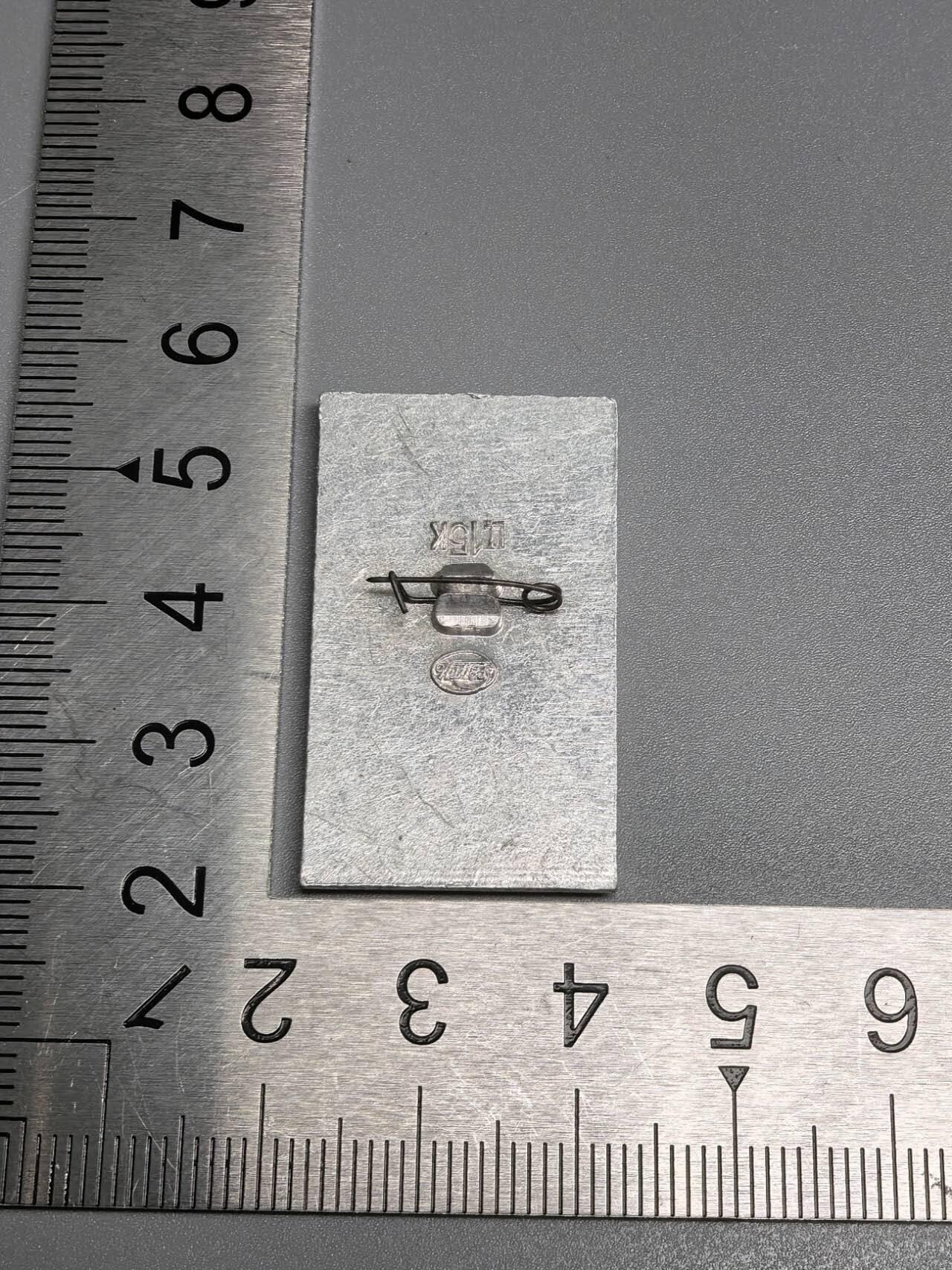 小驴勋章奖章收藏8月9日星期六晚18点拍卖（有偿代拍送拍规则在简介最后，店主微信码在最后一拍品，参拍须阅读规则后再参拍，关系到运费包装发货时效真假辨别等关键信息，送拍规则在介绍最后面）