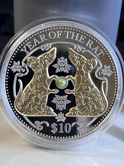 第170期拍卖【长期征集拍品】 -  斐济2020中国生肖系列鼠年镶嵌天然珍珠镀金1盎司纪念银币，999银，发行8888枚