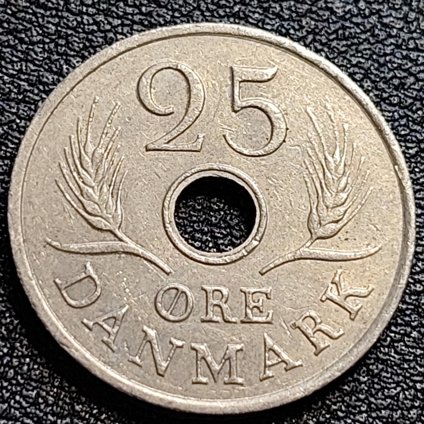 泉币菌-第73场-各国散币场 丹麦1967年25欧尔中孔镍币 玛格丽特二世花押 