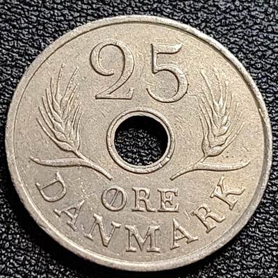 泉币菌-第73场-各国散币场 - 丹麦1967年25欧尔中孔镍币 玛格丽特二世花押 