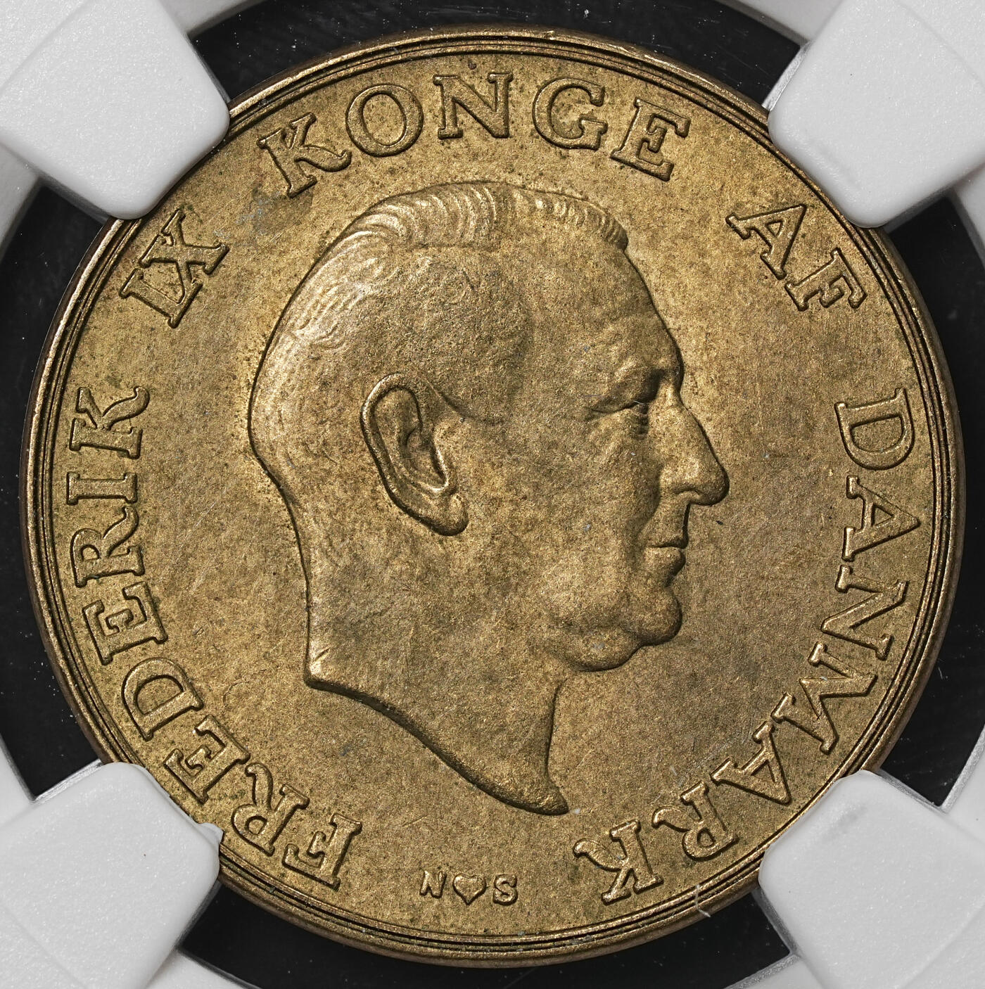 修遠堂世界钱币第八十期 NGC评级 1947年丹麦克朗两枚 国王更迭