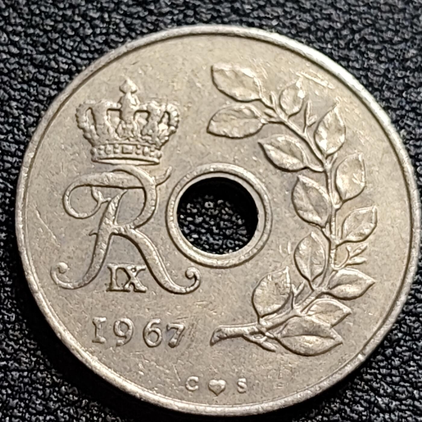 泉币菌-第73场-各国散币场 丹麦1967年25欧尔中孔镍币 玛格丽特二世花押 