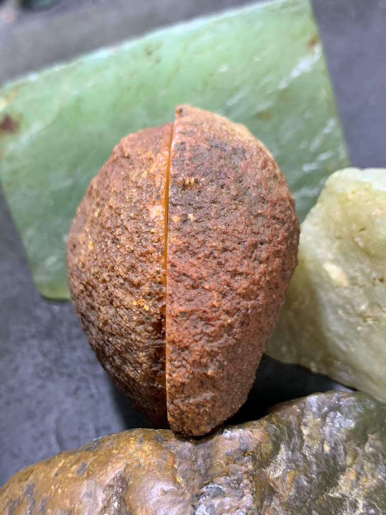 精美亚光原皮冻料冰飘心战国红玛瑙对切原石摆件一对