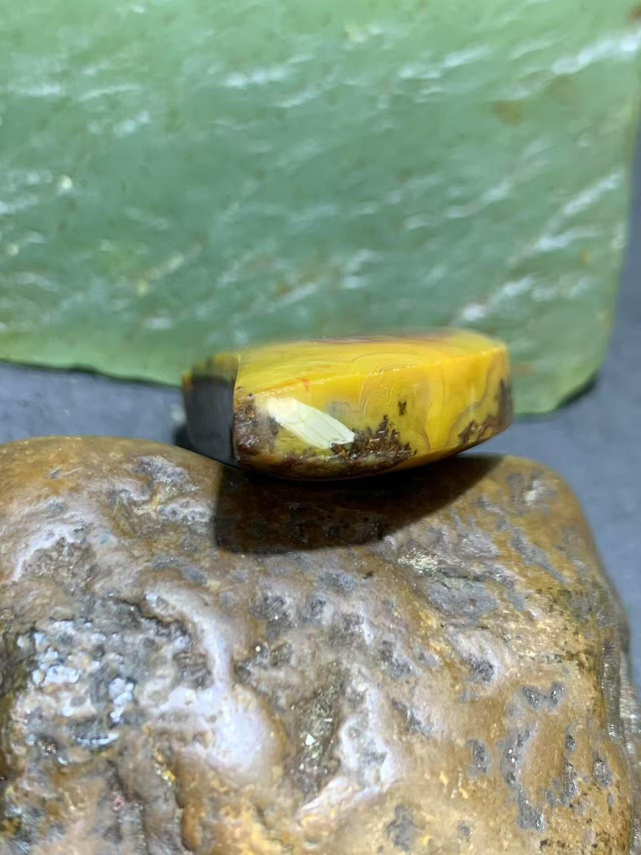精美罕见高玉化草花纹战国红玛瑙牙形吊坠一个，