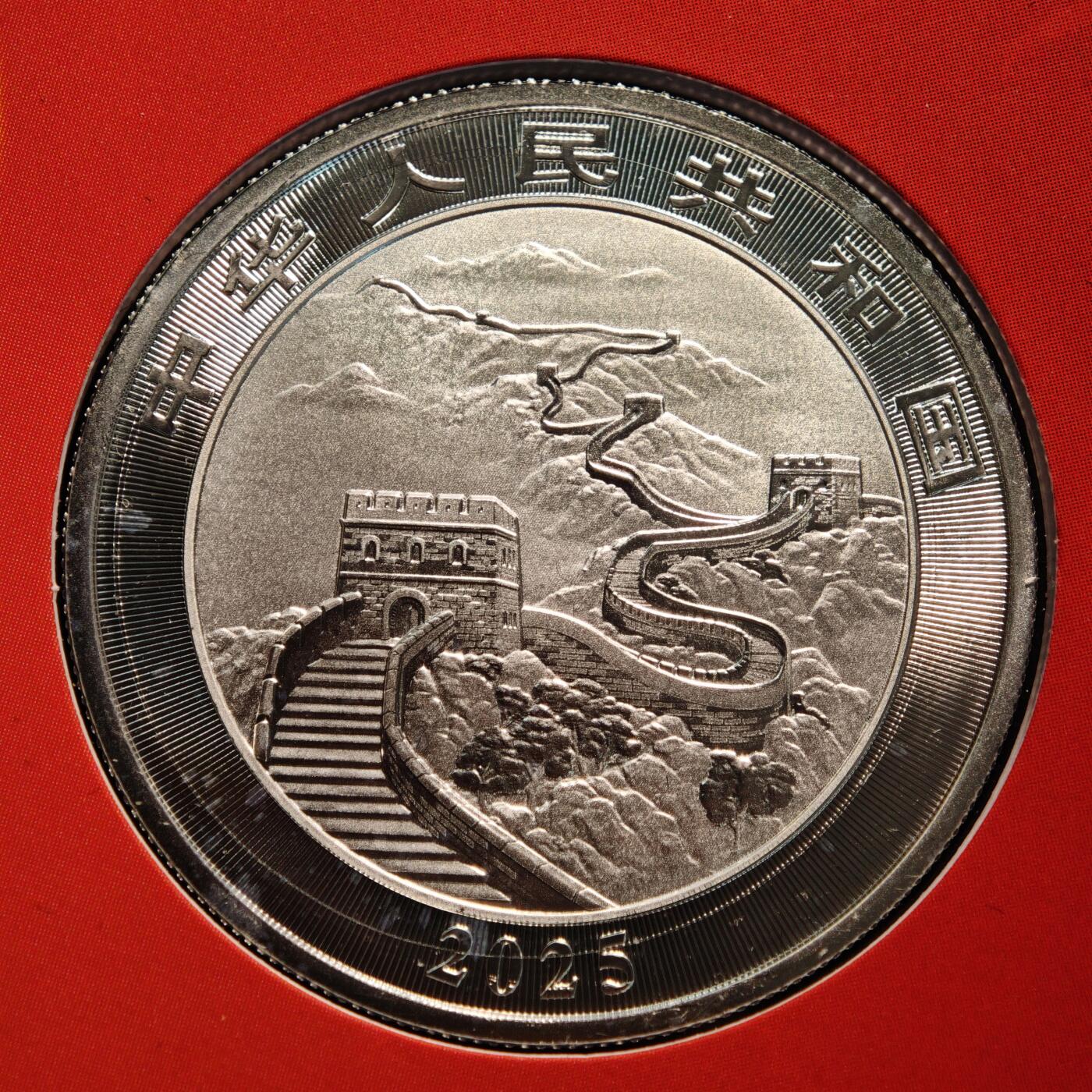 【德藏】世界币章拍卖第141期（拍品征集中~欢迎藏友联系） 2025年 中国龙银币智能卡(长城) 带原盒 直径约：38mm；重约：31.104g；999银 编号全程无4、7 尾8