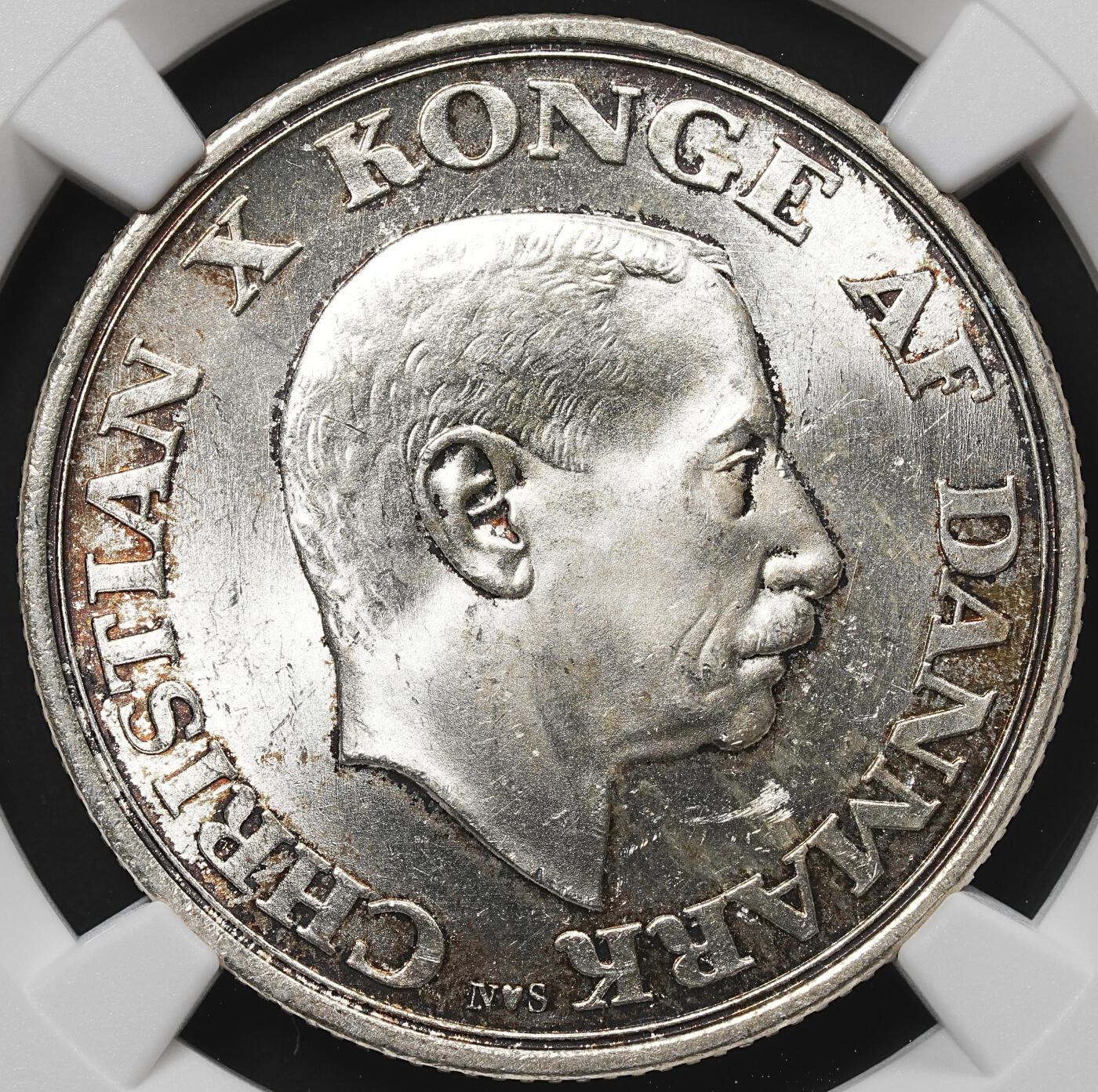 修遠堂世界钱币第八十期 NGC MS63 1945年丹麦国王75岁大寿纪念2克朗银币