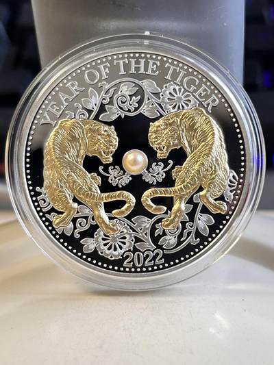 第170期拍卖【长期征集拍品】 - 斐济2022年中国生肖系列虎年镶嵌天然珍珠镀金银币，999银，发行8888枚