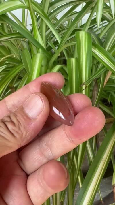 零元拍：南红玛瑙冰飘戒面，凉山联合冰飘料，颜色以实物为准，尺寸约：41/16/8MM，6.8克