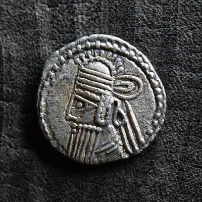 【良泉】第38期【直播场】9月18日晚19.30点开拍！ 组，西方古代钱币、丝路杂项专场  - 【少见 好品】公元147-191年【帕提亚】弗拉格斯四世，一德拉克马银币，3.53克