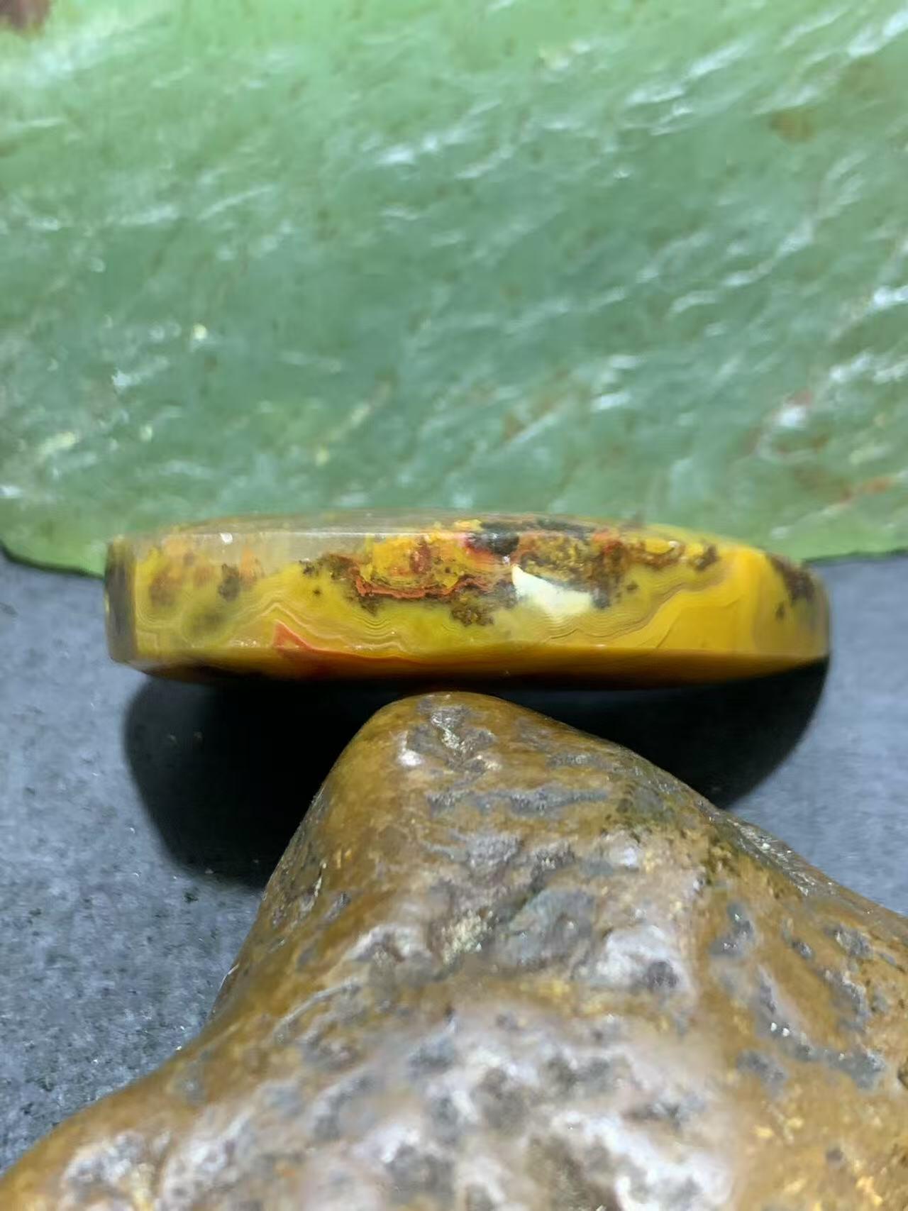 精美罕见高玉化草花纹战国红玛瑙牙形吊坠一个，