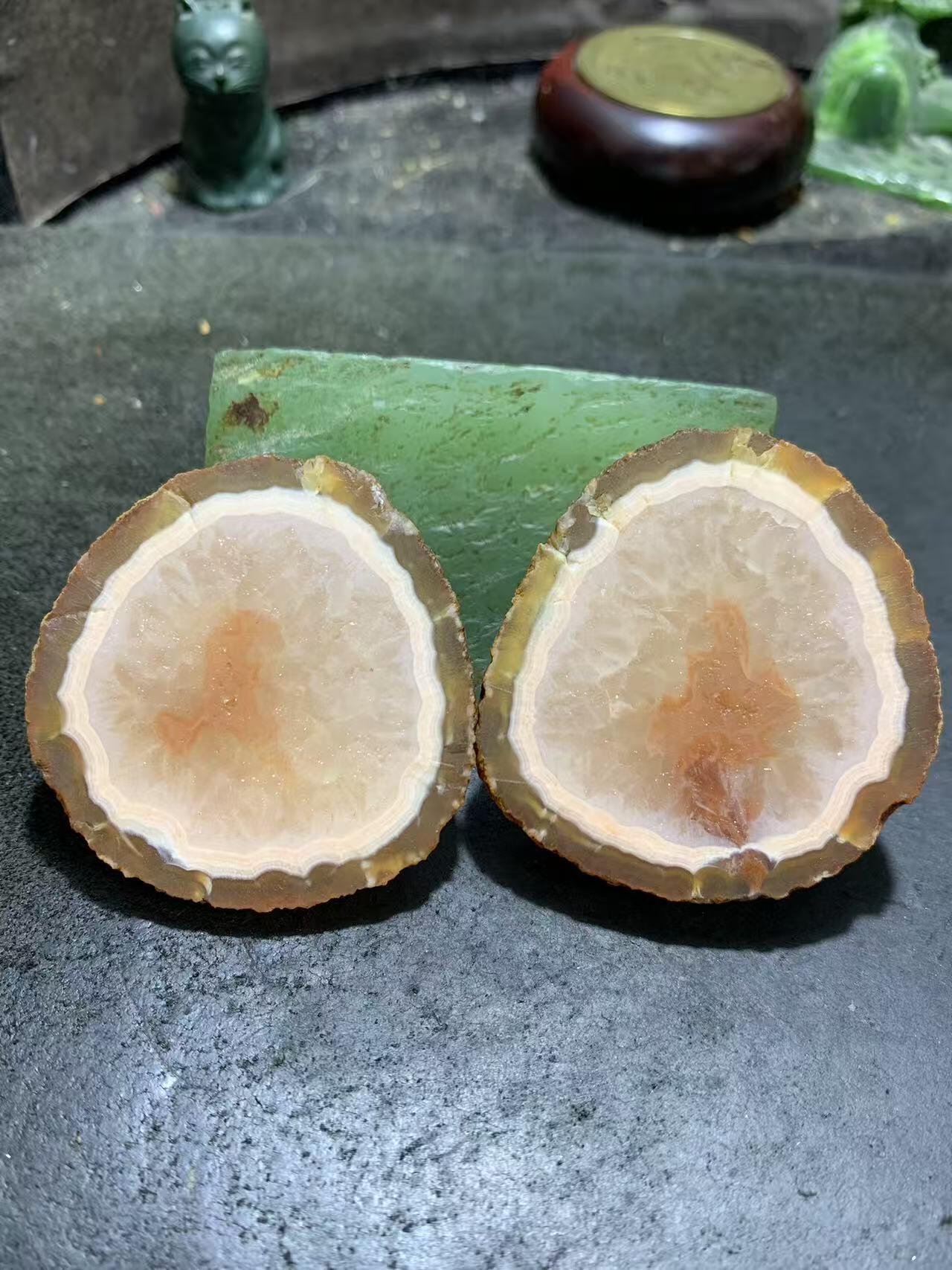 精美亚光原皮冻料冰飘心战国红玛瑙对切原石摆件一对