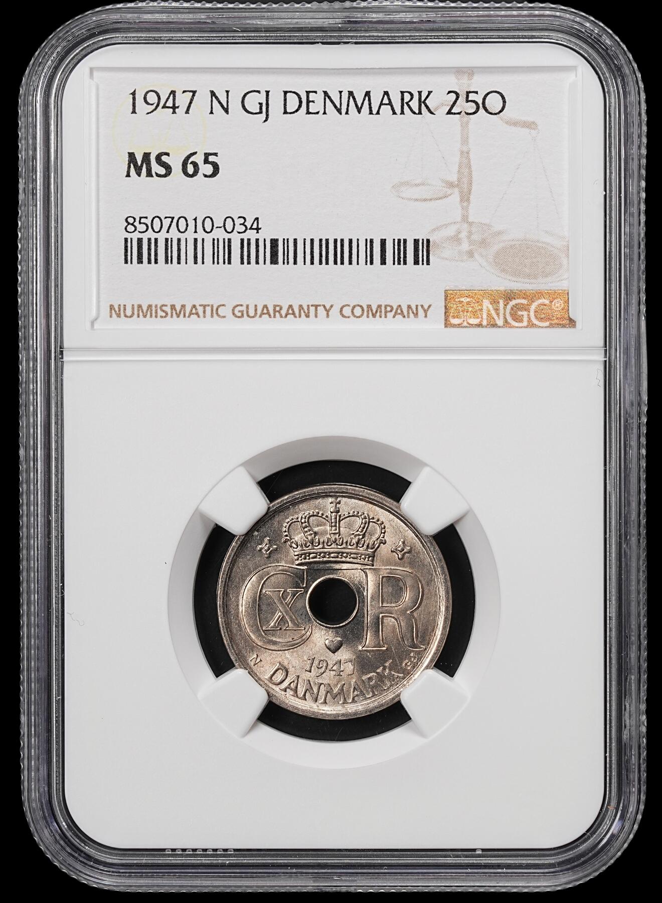 修遠堂世界钱币第八十期 NGC MS65 1947年丹麦中孔25欧尔
