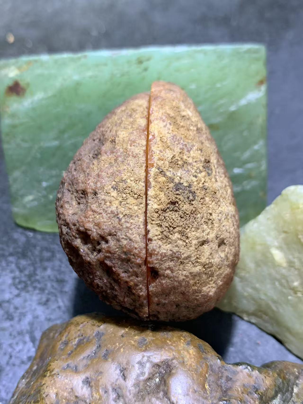 精美亚光原皮冻料冰飘心战国红玛瑙对切原石摆件一对