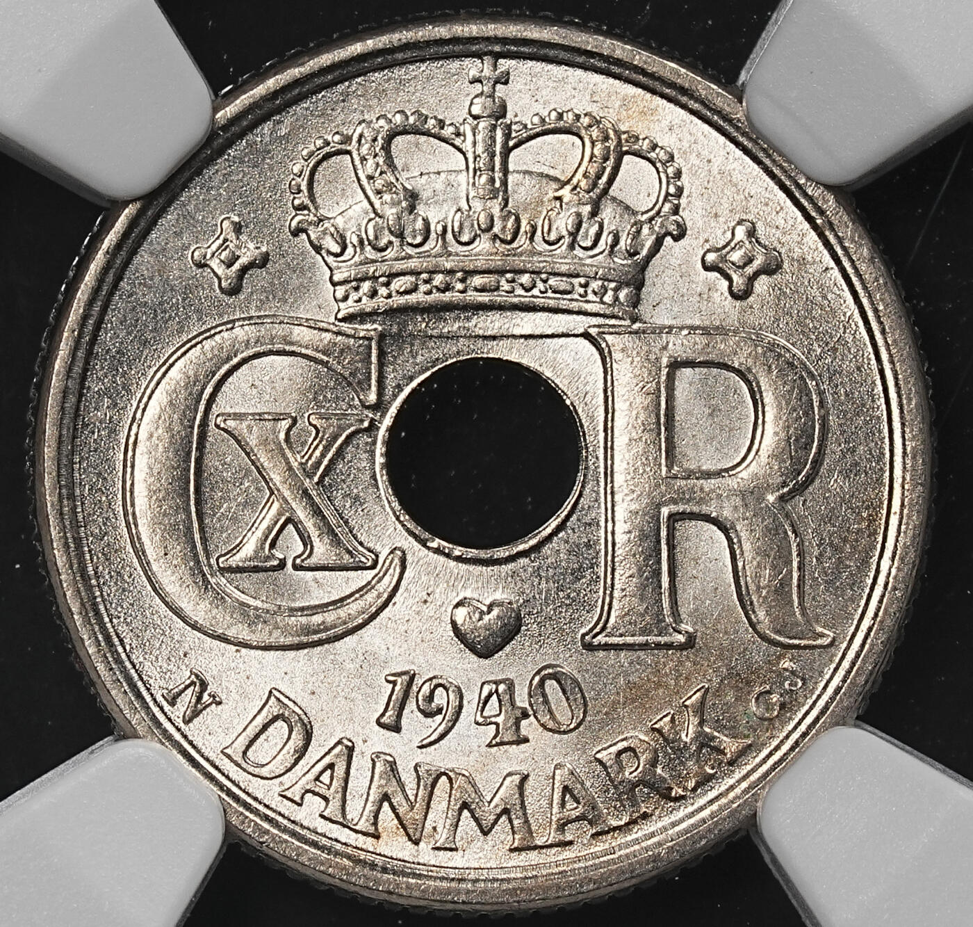 修遠堂世界钱币第八十期 NGC MS66 1940年丹麦中孔10欧尔