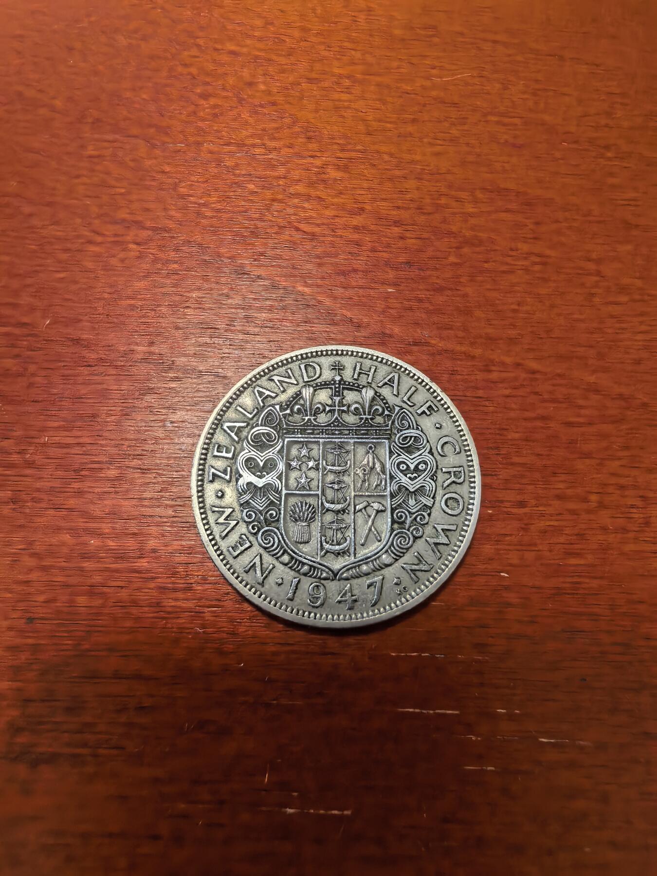 长老汇蛇年精选第三十四场拍卖 1947新西兰乔治六世半克朗铜镍币，独年份，克书200美金