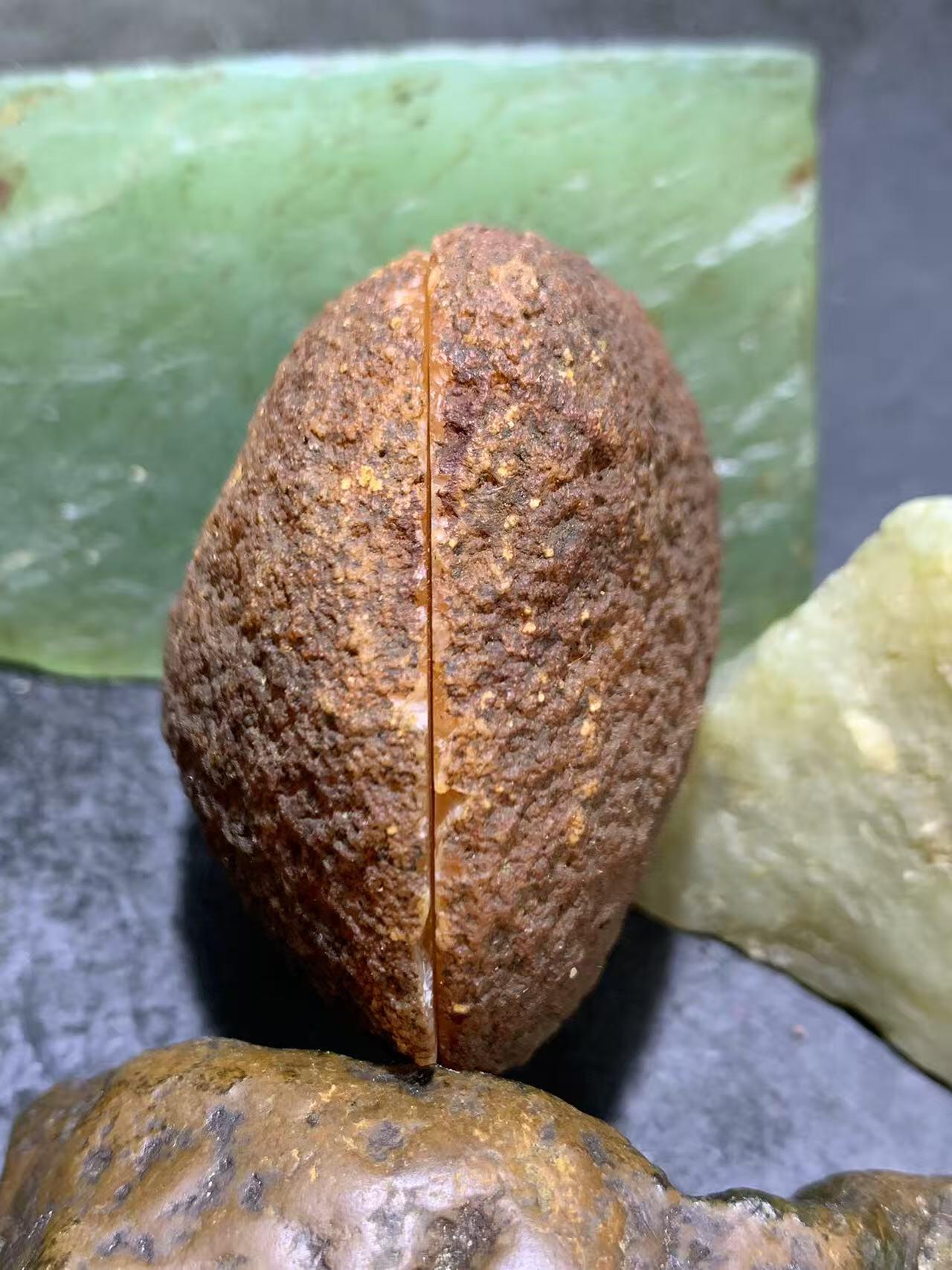 精美亚光原皮冻料冰飘心战国红玛瑙对切原石摆件一对
