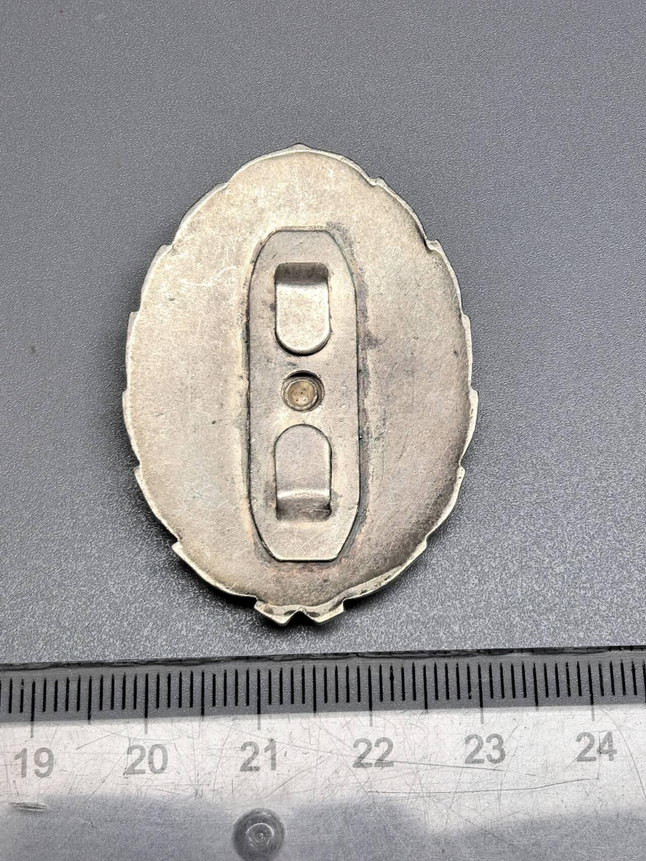 小驴勋章奖章收藏8月9日星期六晚18点拍卖（有偿代拍送拍规则在简介最后，店主微信码在最后一拍品，参拍须阅读规则后再参拍，关系到运费包装发货时效真假辨别等关键信息，送拍规则在介绍最后面）
