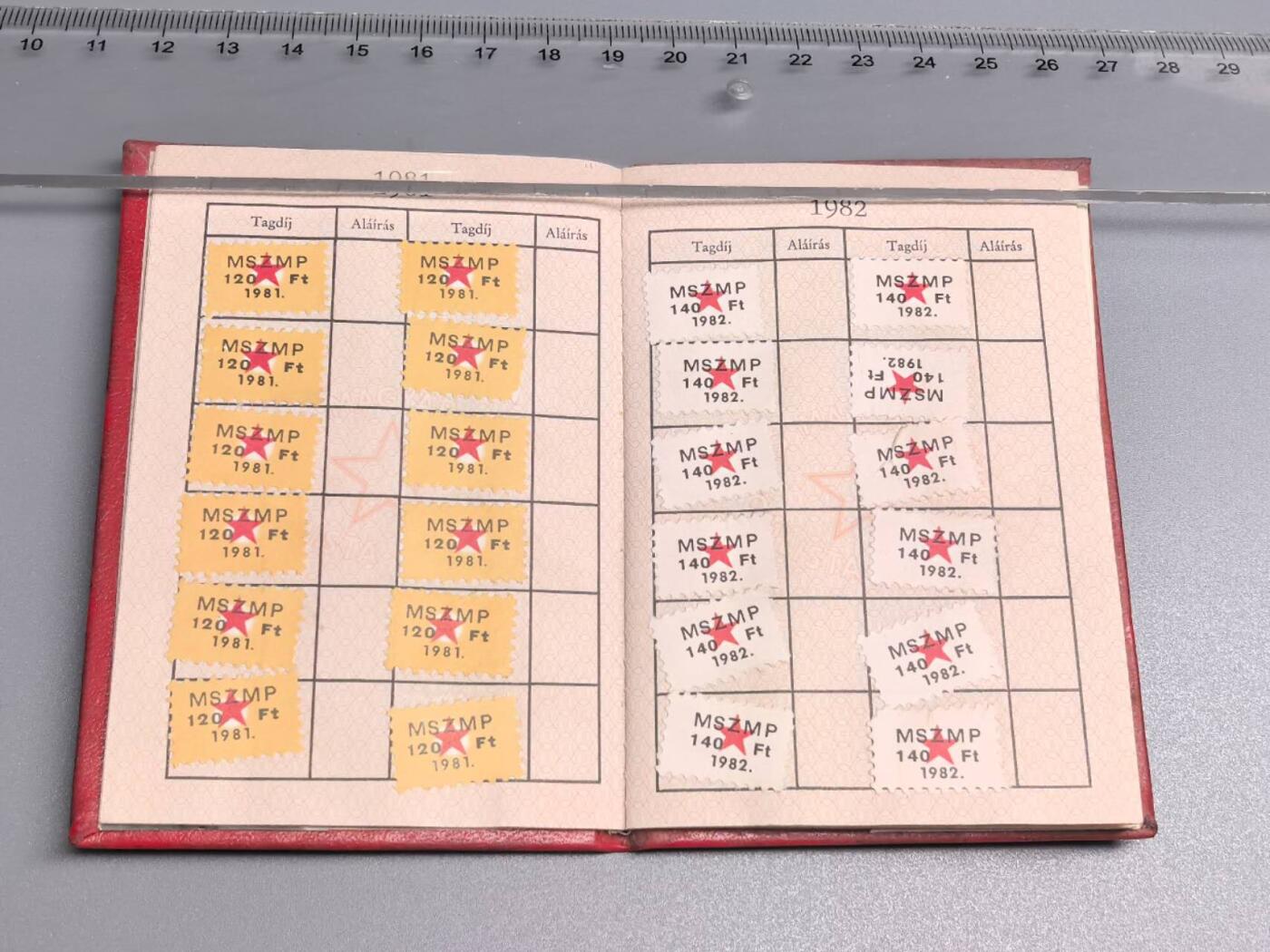 小驴勋章奖章收藏8月9日星期六晚18点拍卖（有偿代拍送拍规则在简介最后，店主微信码在最后一拍品，参拍须阅读规则后再参拍，关系到运费包装发货时效真假辨别等关键信息，送拍规则在介绍最后面）