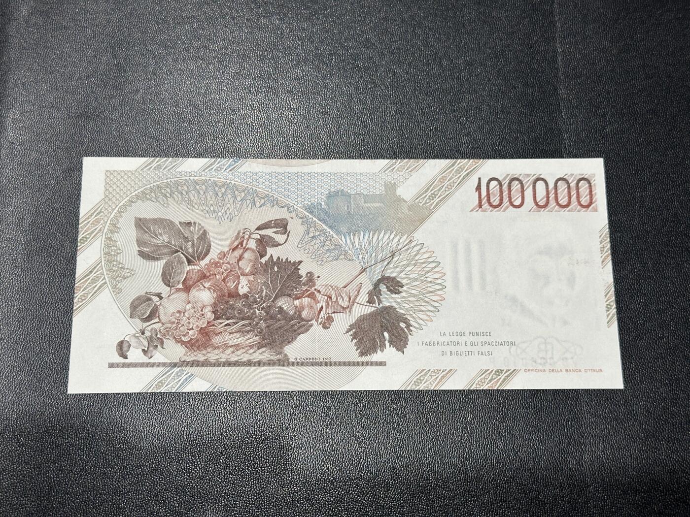 《外钞收藏家》第五百五十五期（本期有精品评级币、丰富裸币套币）（本平台长期征集拍品、欢迎藏友们联系合作） 意大利1993年10万里拉（全程无4，经典画家卡拉瓦乔） 疑似有折 像压痕 未贯穿