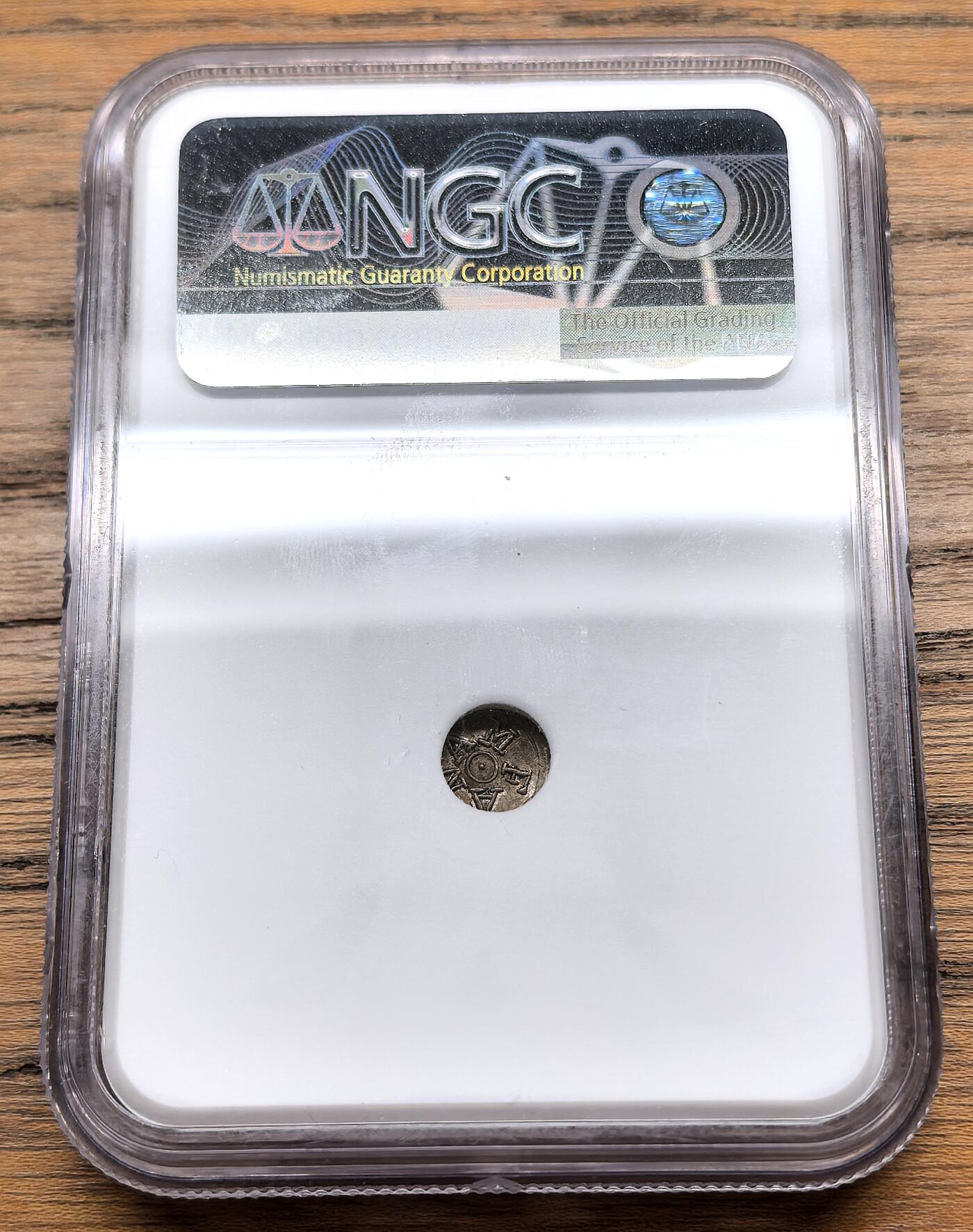 凡希社世界钱币微拍第三百零九期 1814-15英属锡兰fanam银币NGC-AU58，原铸品，正反中心圈内带点，12fanams=1Rixdollar=1Rupee。