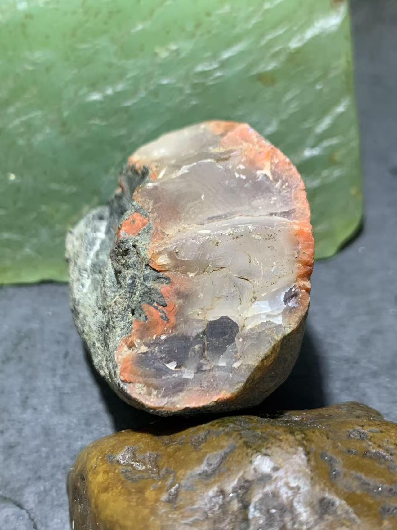 精美原皮荔枝冻飘柿子红大开窗料南红玛瑙原石一颗，