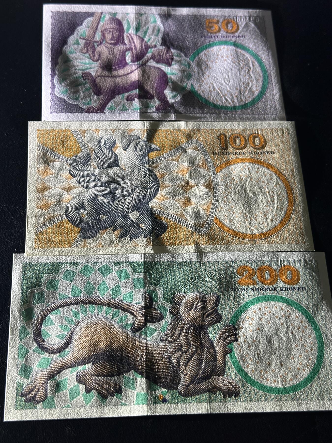 《外钞收藏家》第五百五十五期（本期有精品评级币、丰富裸币套币）（本平台长期征集拍品、欢迎藏友们联系合作） 丹麦浮雕版本50+100+200克朗3张一套绝品	绝品