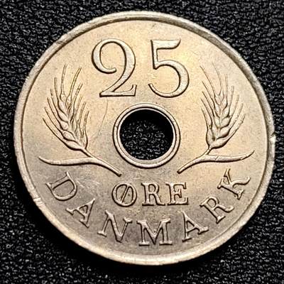 泉币菌-第77场-各国散币场 -  丹麦1972年25欧尔中孔镍币 玛格丽特二世花押 
