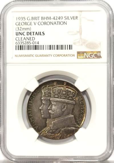 博洋堂世界钱币拍卖第134期（全场包邮） - NGC UNCD 英国1935乔五加冕纪念银章，非常好看的青绿带点金色包浆，人物深打俊俏无磨损，给unc疑似错杀