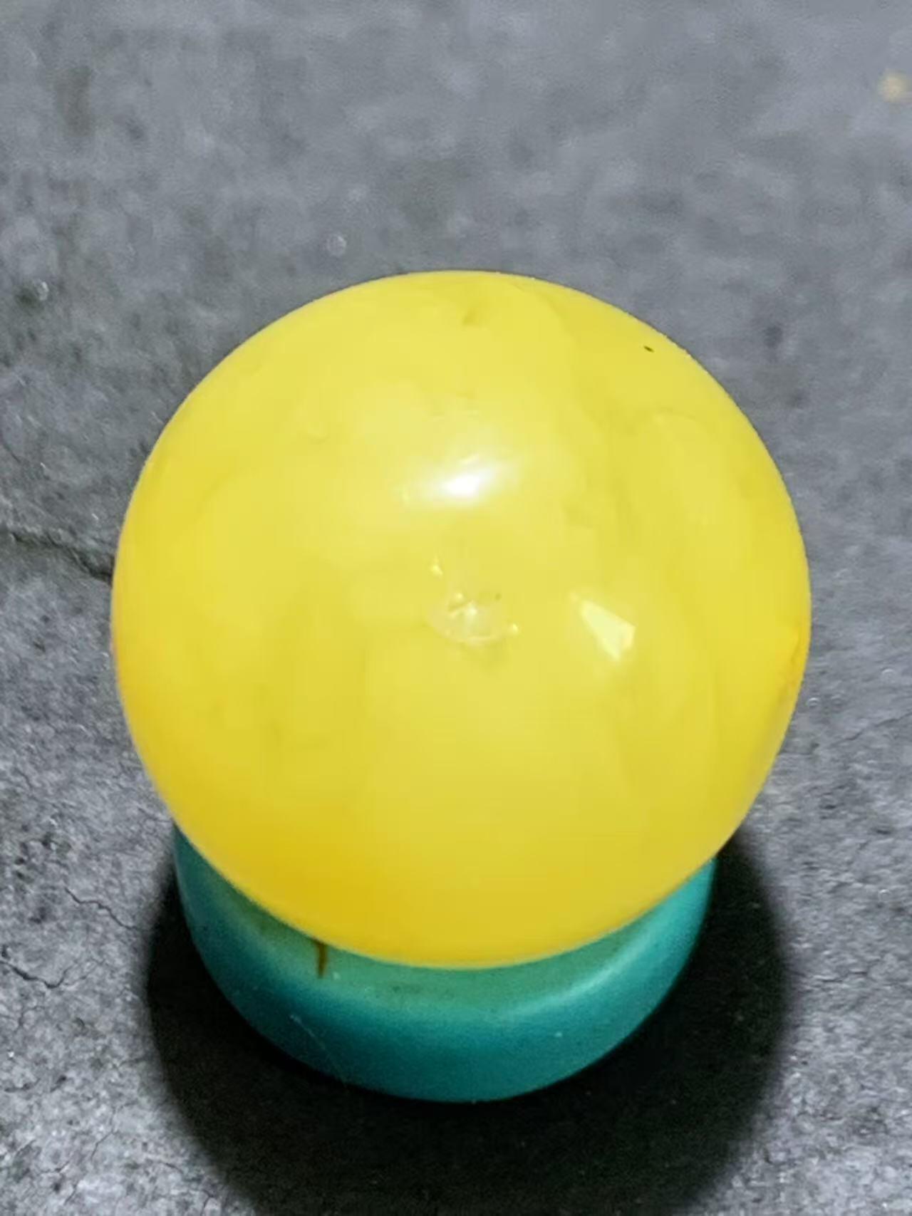 天然乌克兰原矿蜜蜡通货随形圆珠一颗，
