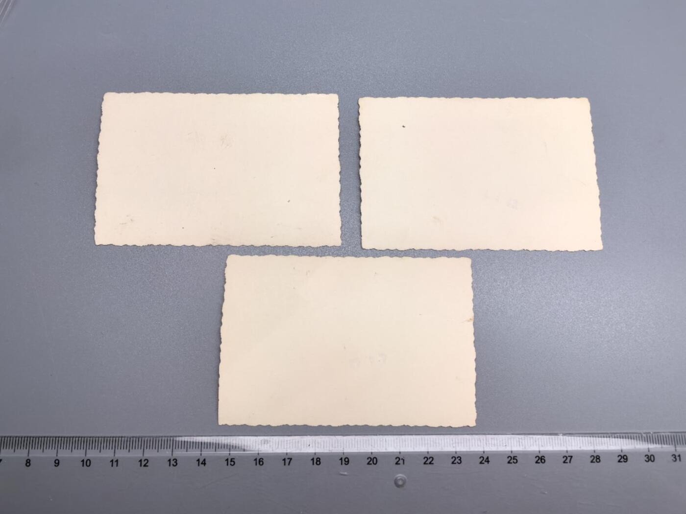 小驴勋章奖章收藏8月9日星期六晚18点拍卖（有偿代拍送拍规则在简介最后，店主微信码在最后一拍品，参拍须阅读规则后再参拍，关系到运费包装发货时效真假辨别等关键信息，送拍规则在介绍最后面） 德三老照片一组，连队聚会题材，背后印有日期43年4月4日
