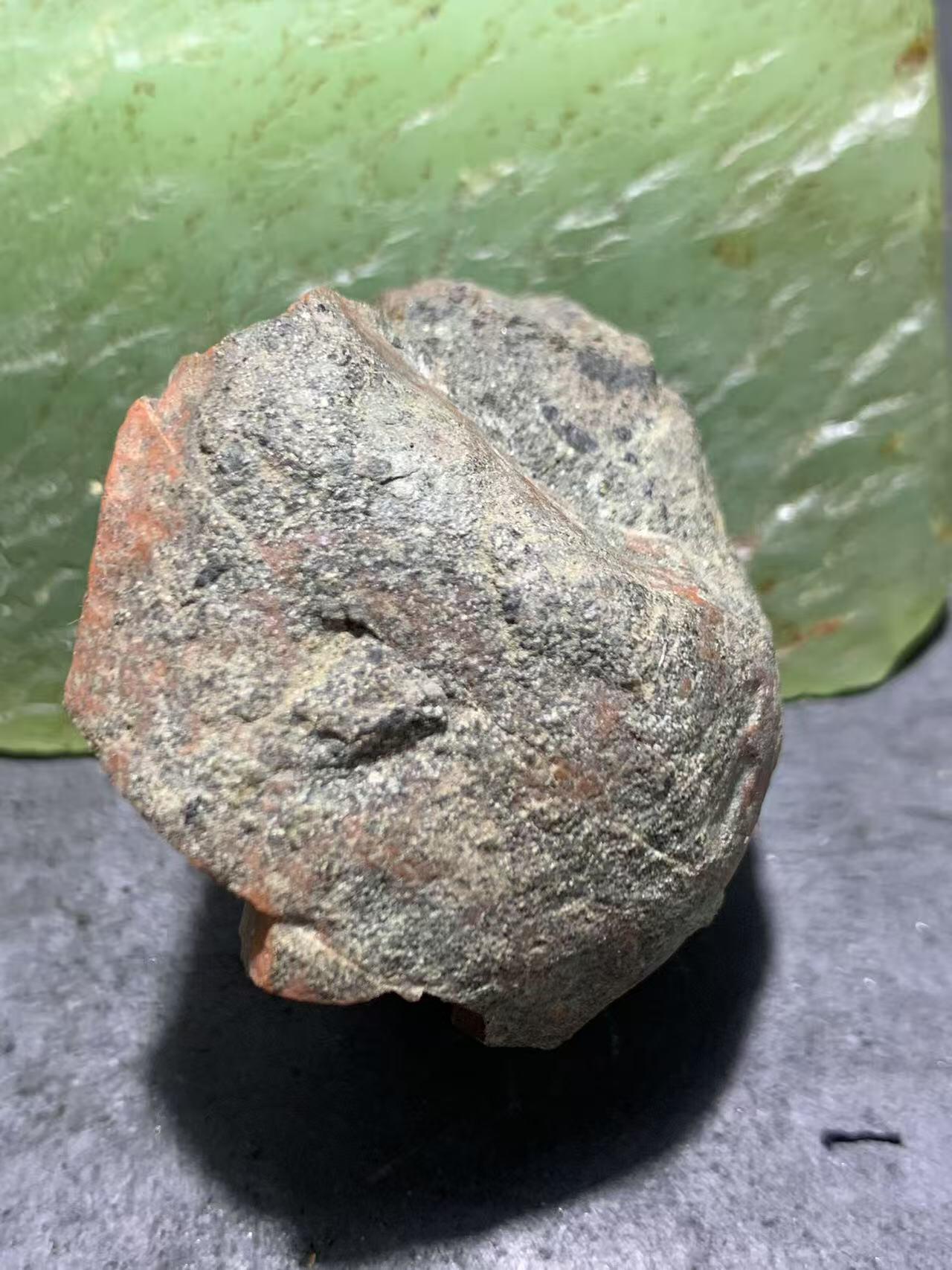 精美原皮荔枝冻飘柿子红大开窗料南红玛瑙原石一颗，