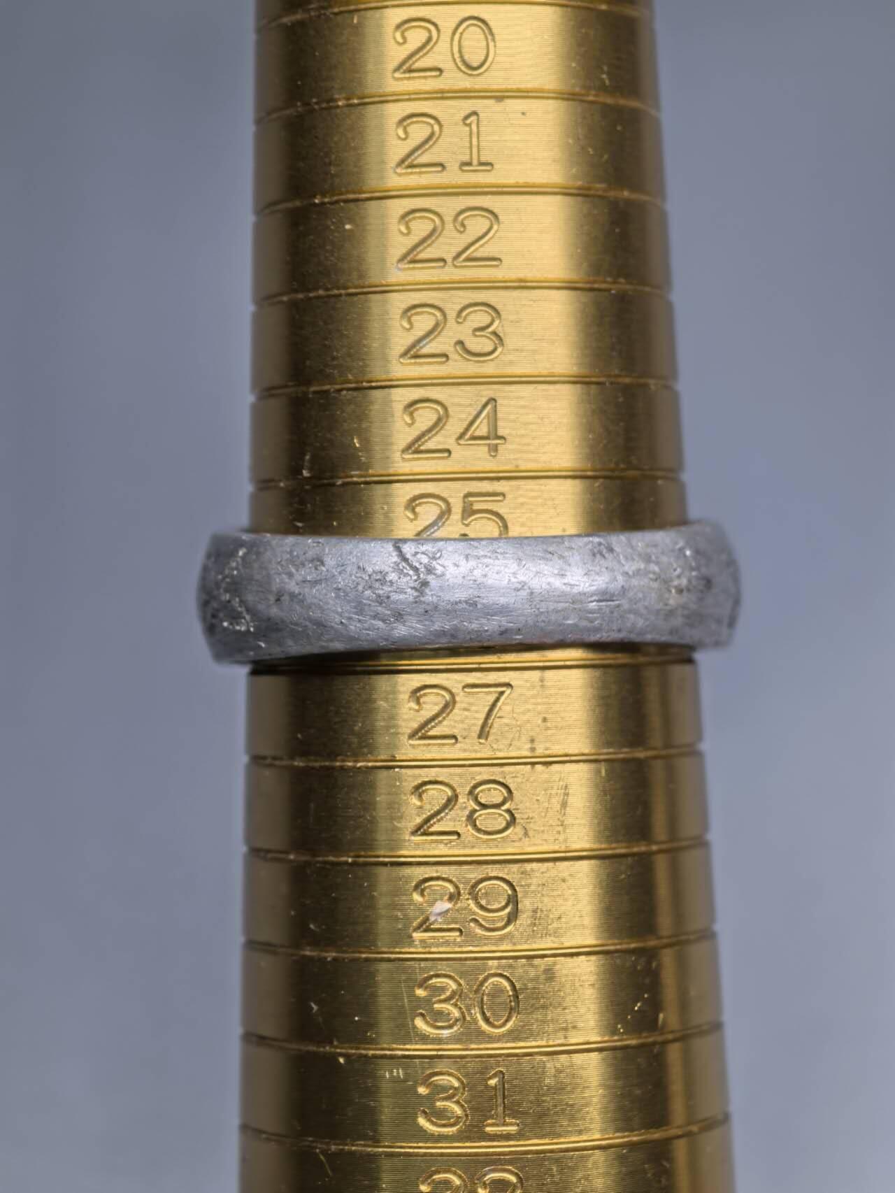 小驴勋章奖章收藏8月9日星期六晚18点拍卖（有偿代拍送拍规则在简介最后，店主微信码在最后一拍品，参拍须阅读规则后再参拍，关系到运费包装发货时效真假辨别等关键信息，送拍规则在介绍最后面） 德国一战铝镶嵌铜戒指，港码26号