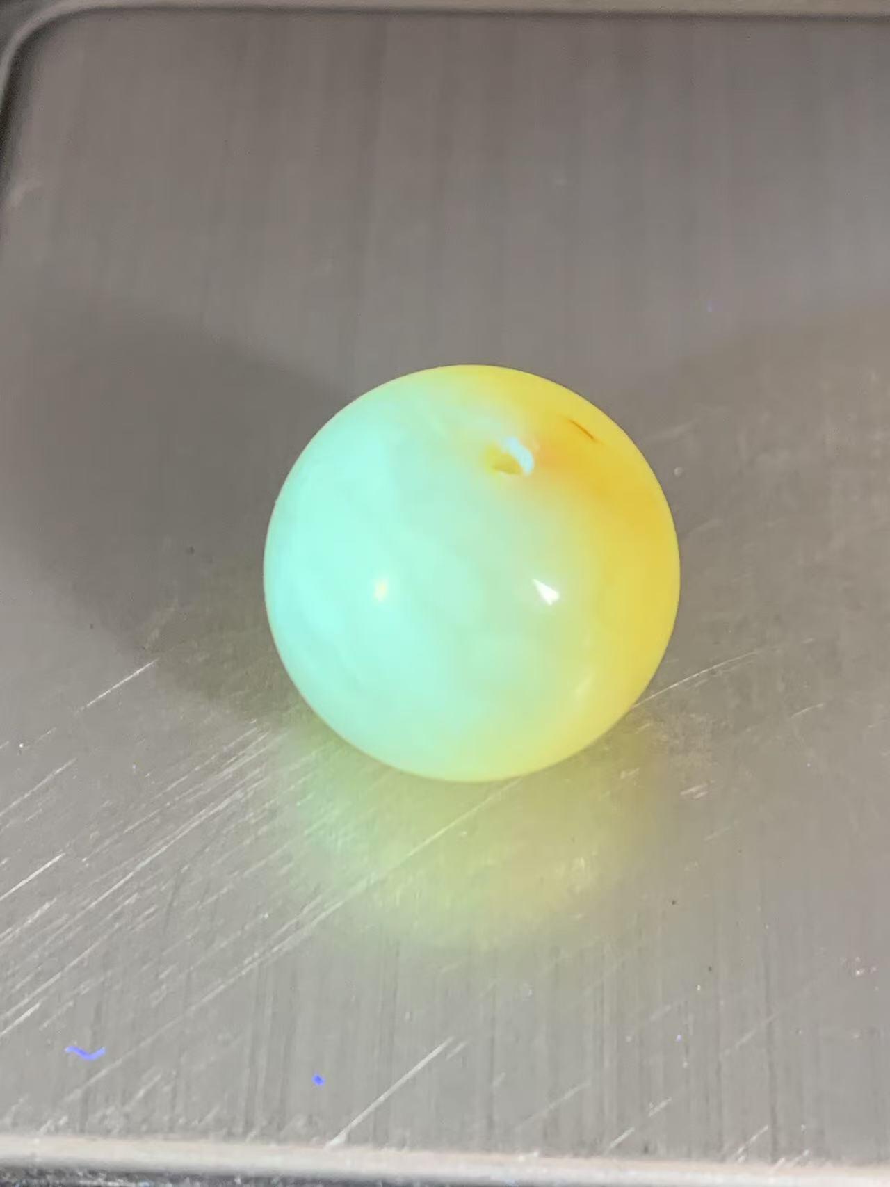天然乌克兰原矿蜜蜡通货随形圆珠一颗，
