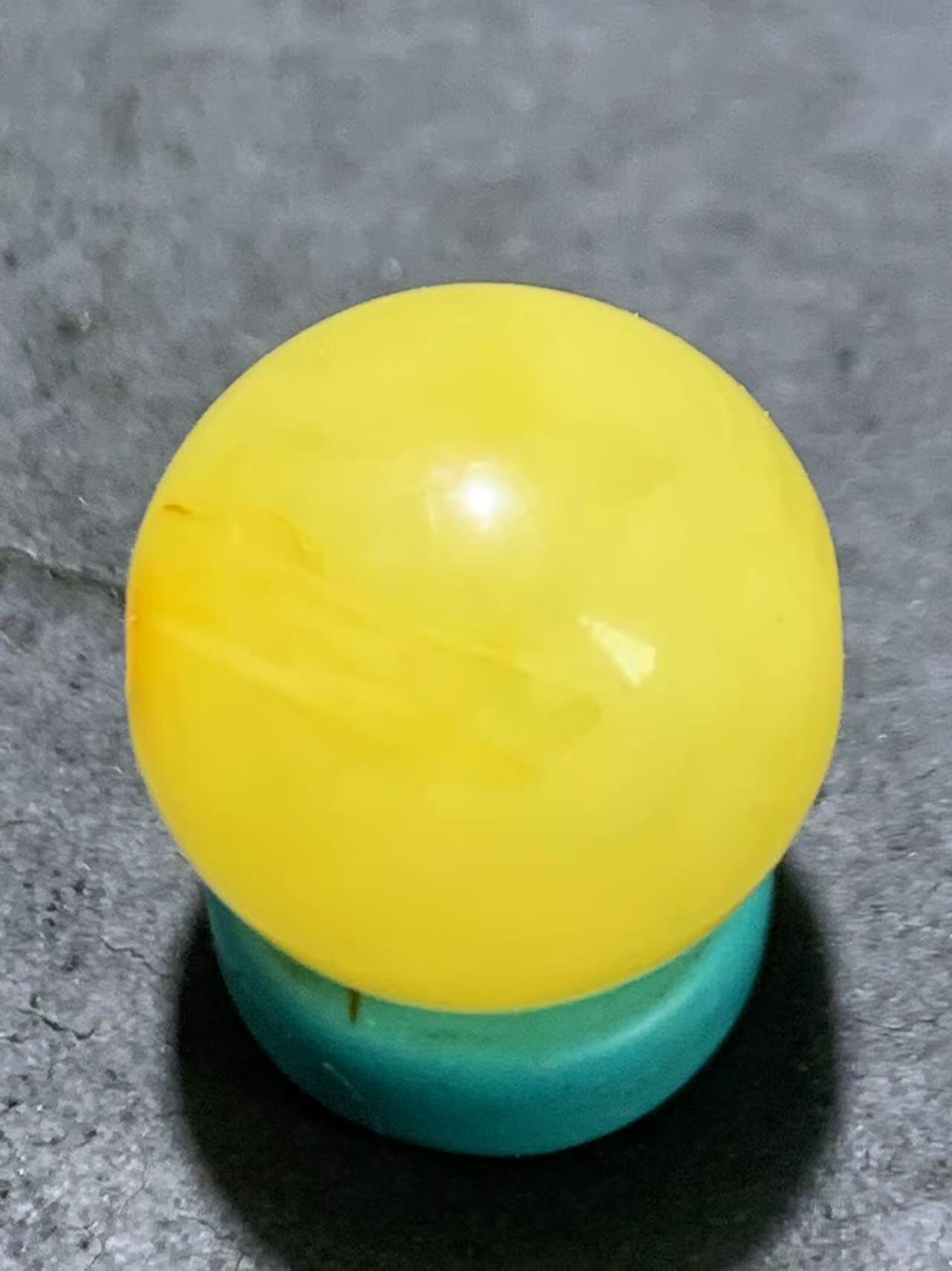 天然乌克兰原矿蜜蜡通货随形圆珠一颗，