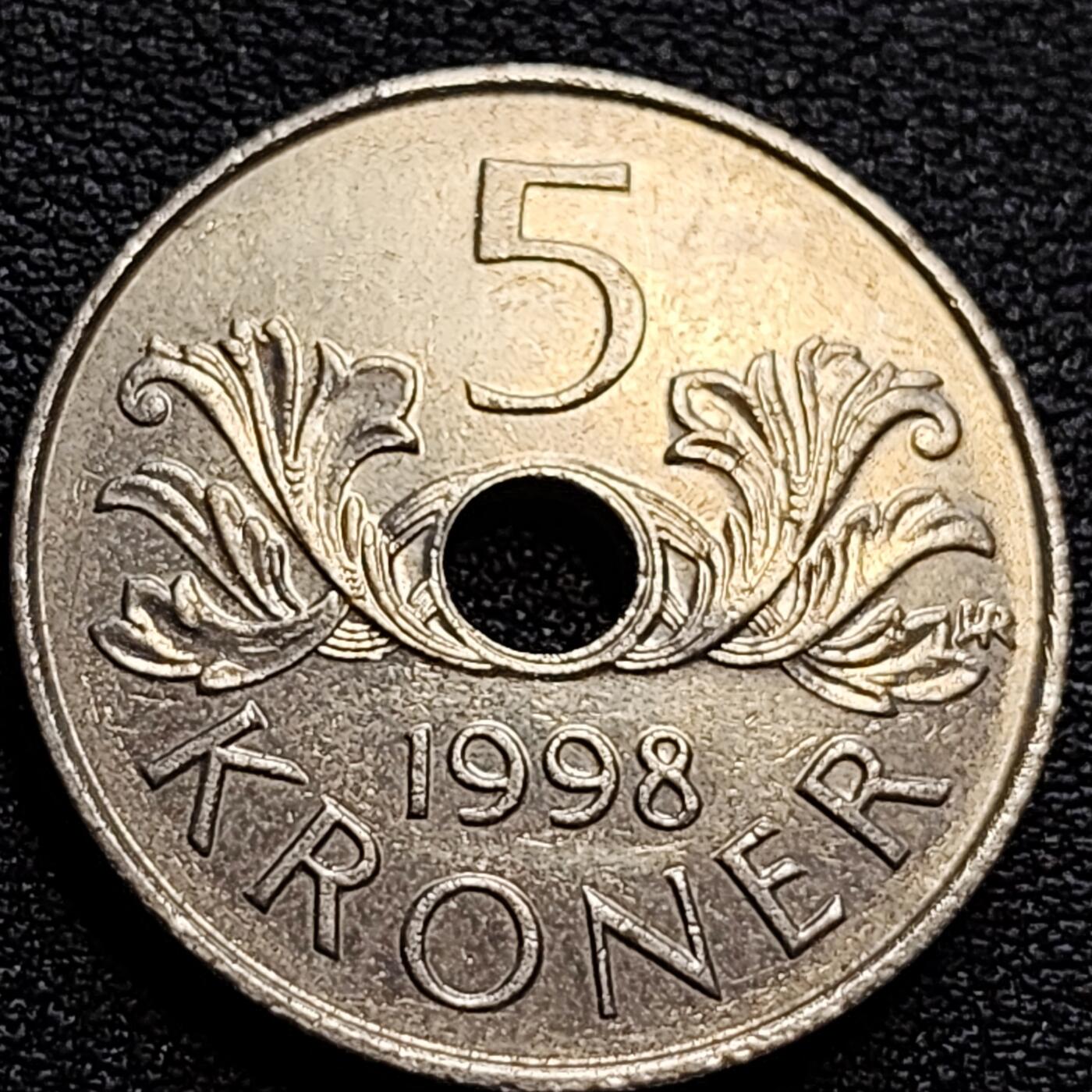 泉币菌-第75场-各国散币场 挪威1998年5克朗硬币 中孔设计 国王哈拉尔五世圣奥拉夫勋章26mm