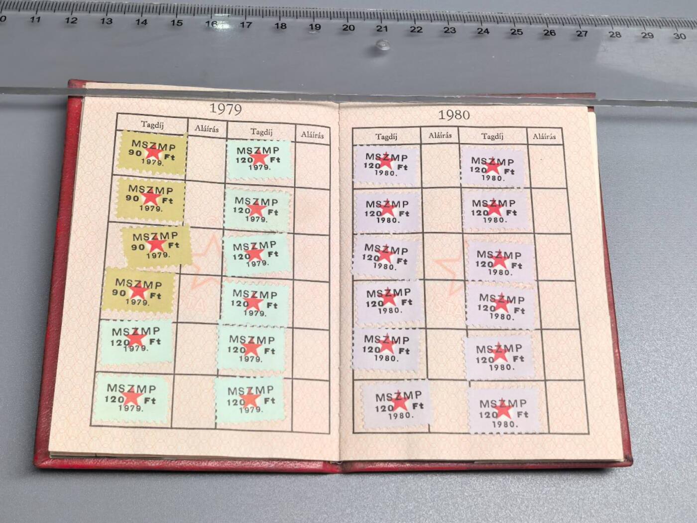 小驴勋章奖章收藏8月9日星期六晚18点拍卖（有偿代拍送拍规则在简介最后，店主微信码在最后一拍品，参拍须阅读规则后再参拍，关系到运费包装发货时效真假辨别等关键信息，送拍规则在介绍最后面）