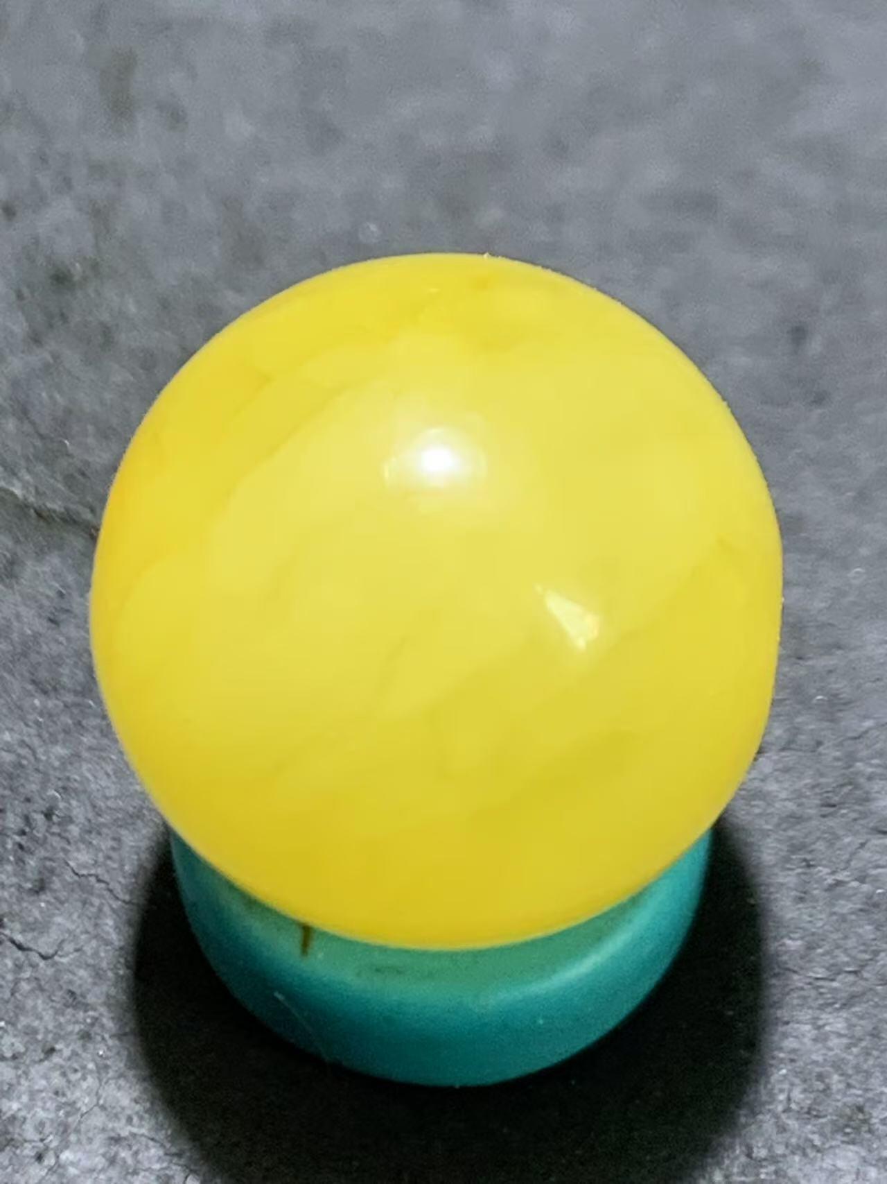 天然乌克兰原矿蜜蜡通货随形圆珠一颗，