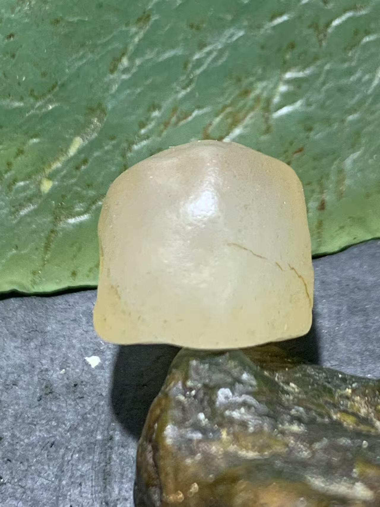 放福利！精美天然阿拉善白玛瑙原石戒面一颗