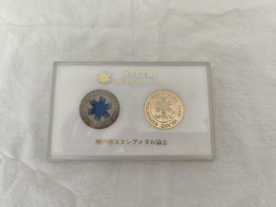 海外回流精选拍卖8.10 - 原盒全新日本1981年神户博览会纪念章一对