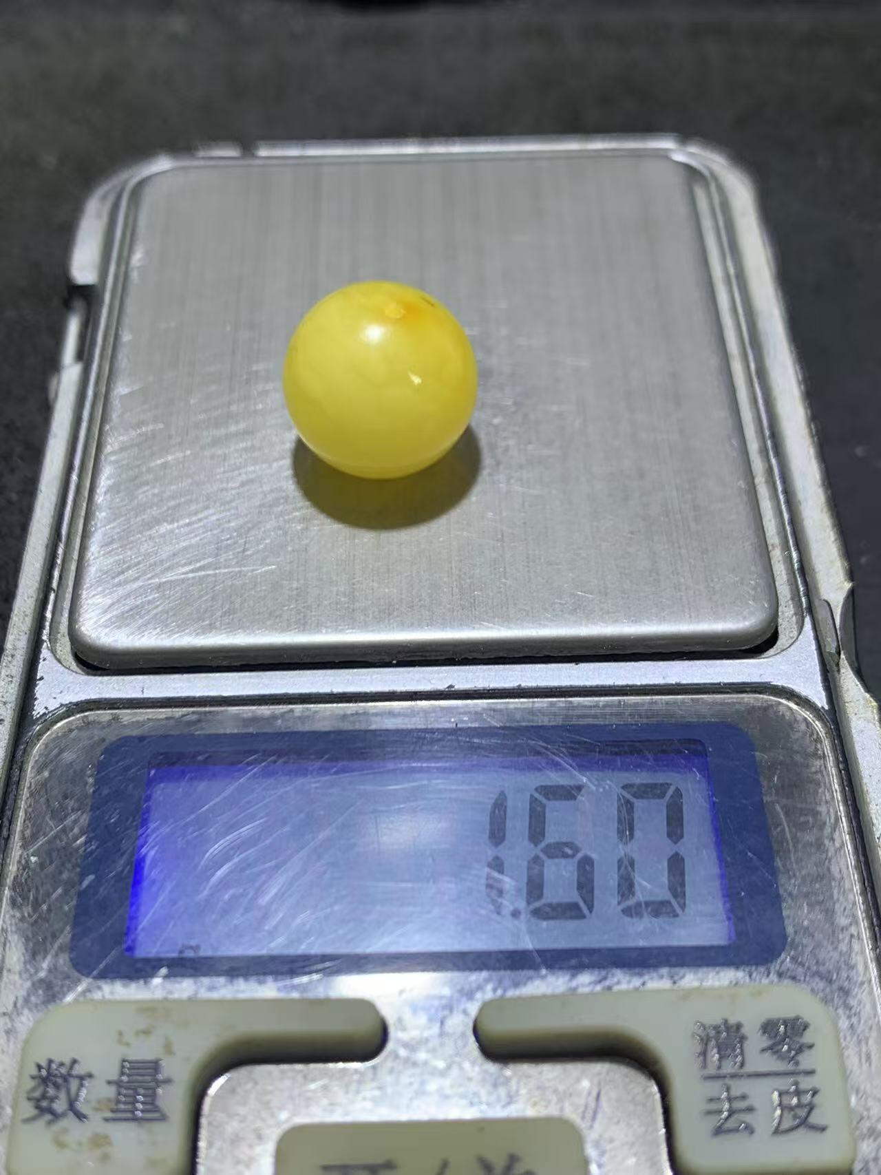天然乌克兰原矿蜜蜡通货随形圆珠一颗，