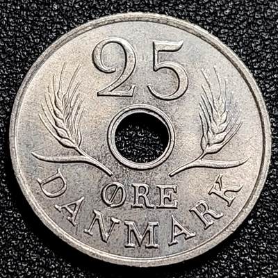 泉币菌-第74场-各国散币场 - 丹麦1972年25欧尔中孔镍币 玛格丽特二世花押