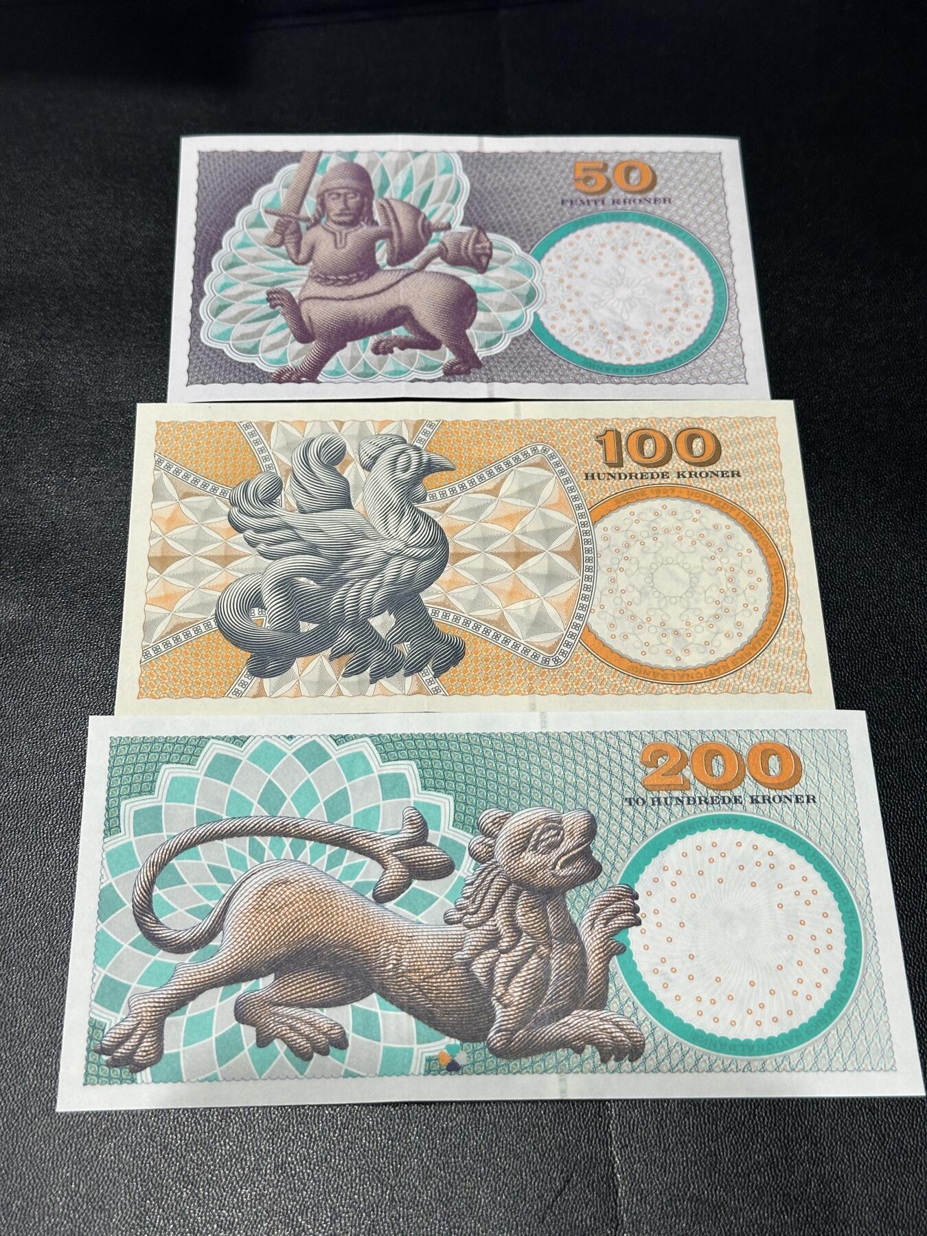 《外钞收藏家》第五百五十五期（本期有精品评级币、丰富裸币套币）（本平台长期征集拍品、欢迎藏友们联系合作） 丹麦浮雕版本50+100+200克朗3张一套绝品	绝品