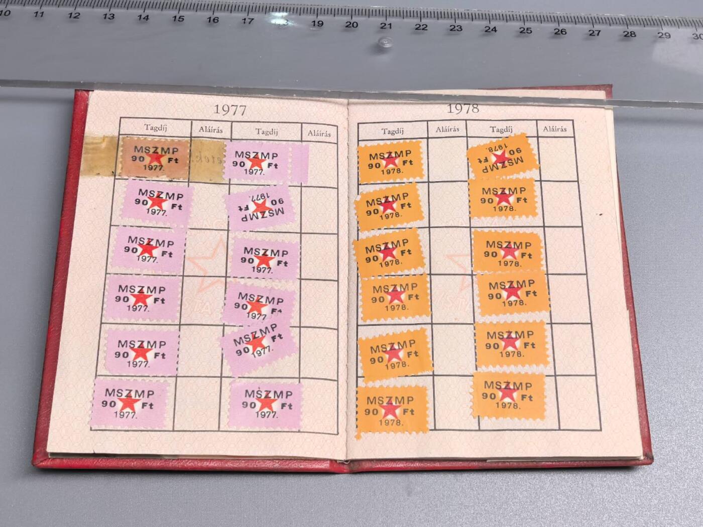 小驴勋章奖章收藏8月9日星期六晚18点拍卖（有偿代拍送拍规则在简介最后，店主微信码在最后一拍品，参拍须阅读规则后再参拍，关系到运费包装发货时效真假辨别等关键信息，送拍规则在介绍最后面）