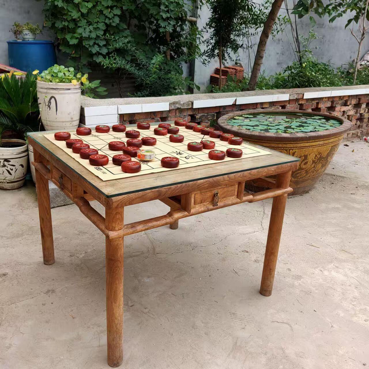 定制款特大红木象棋，单个直径达到7cm，棋盘也是定制的，保真红木老料，厚重不开裂。