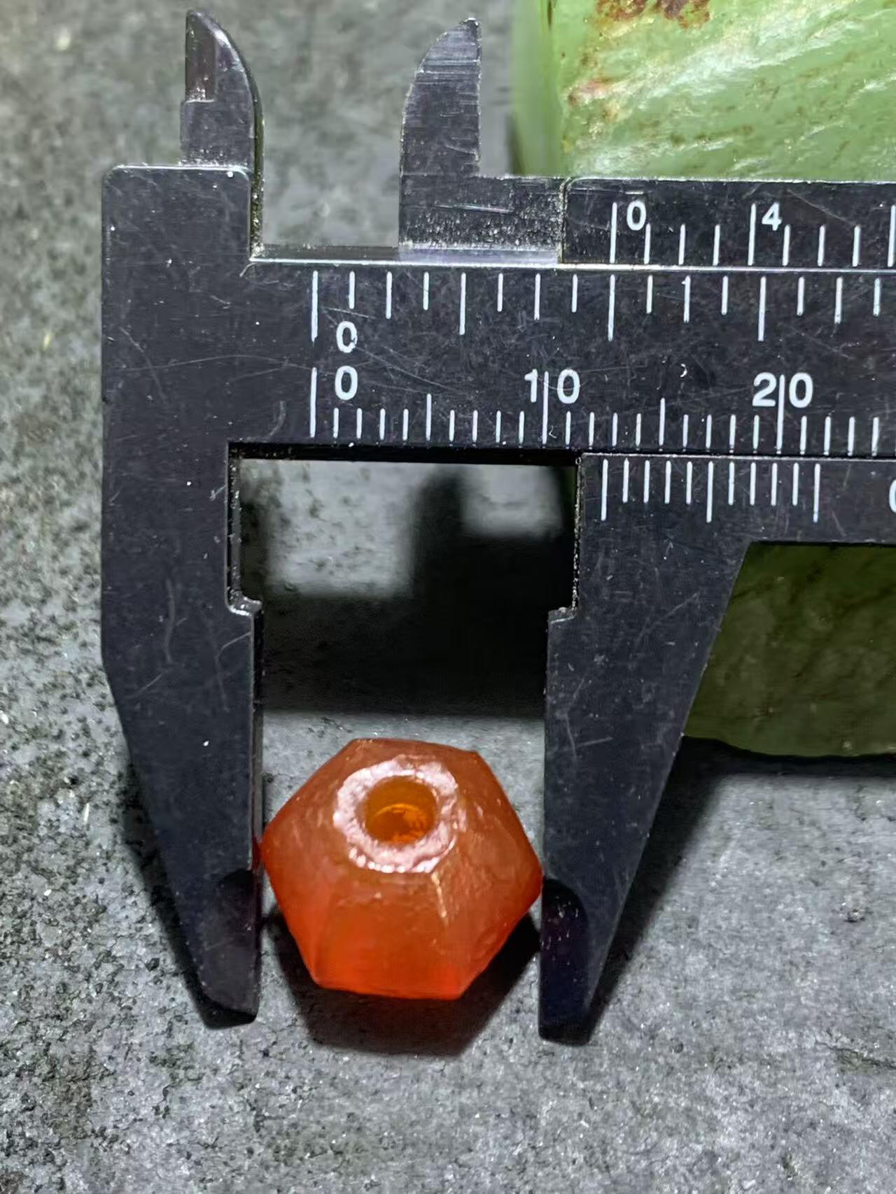 精美高玉化风化纹酒红玛瑙六棱南瓜算盘珠一颗，，