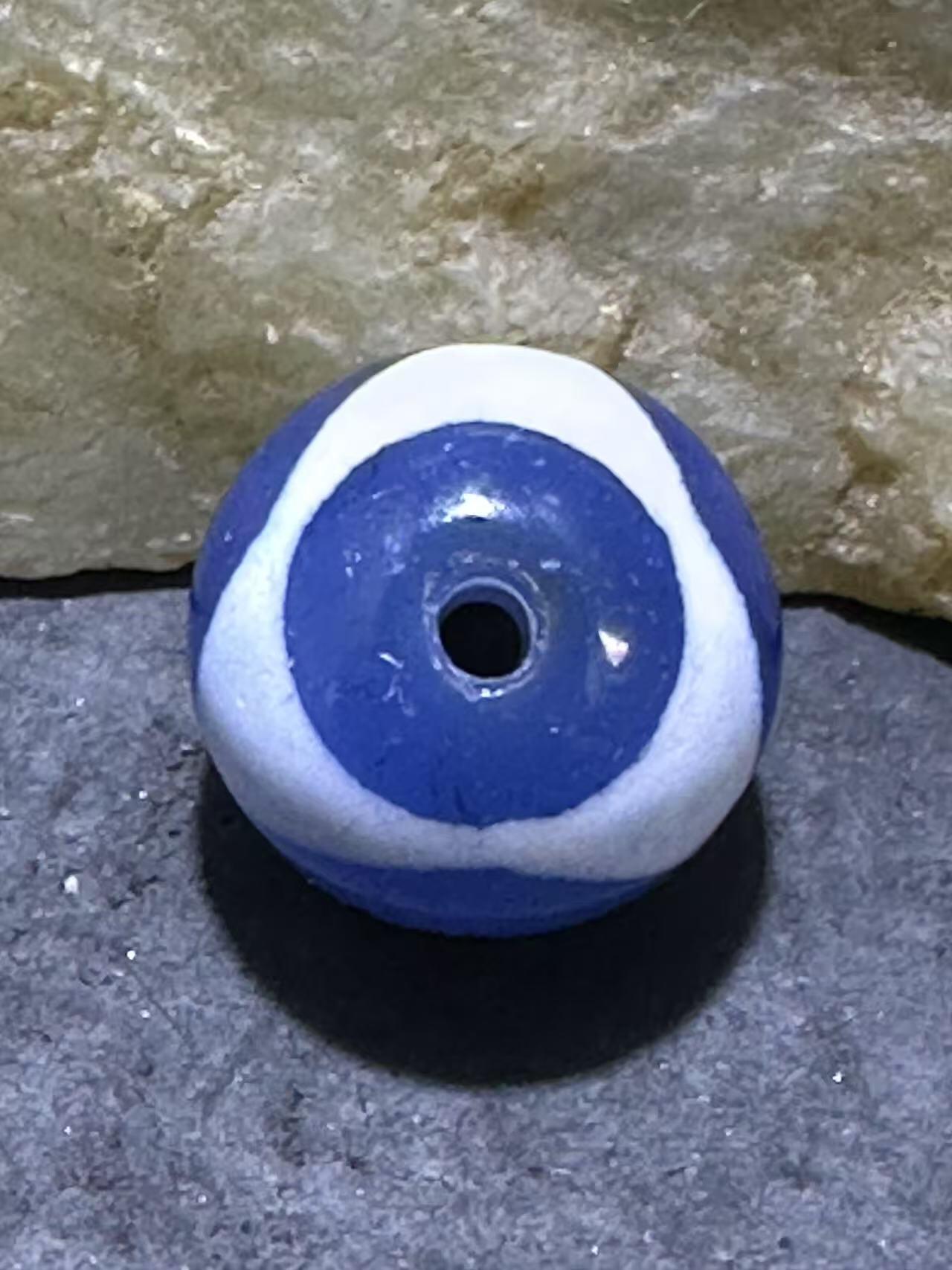 仅此一颗，精美藏传蓝玉髓虎牙天珠一颗，。