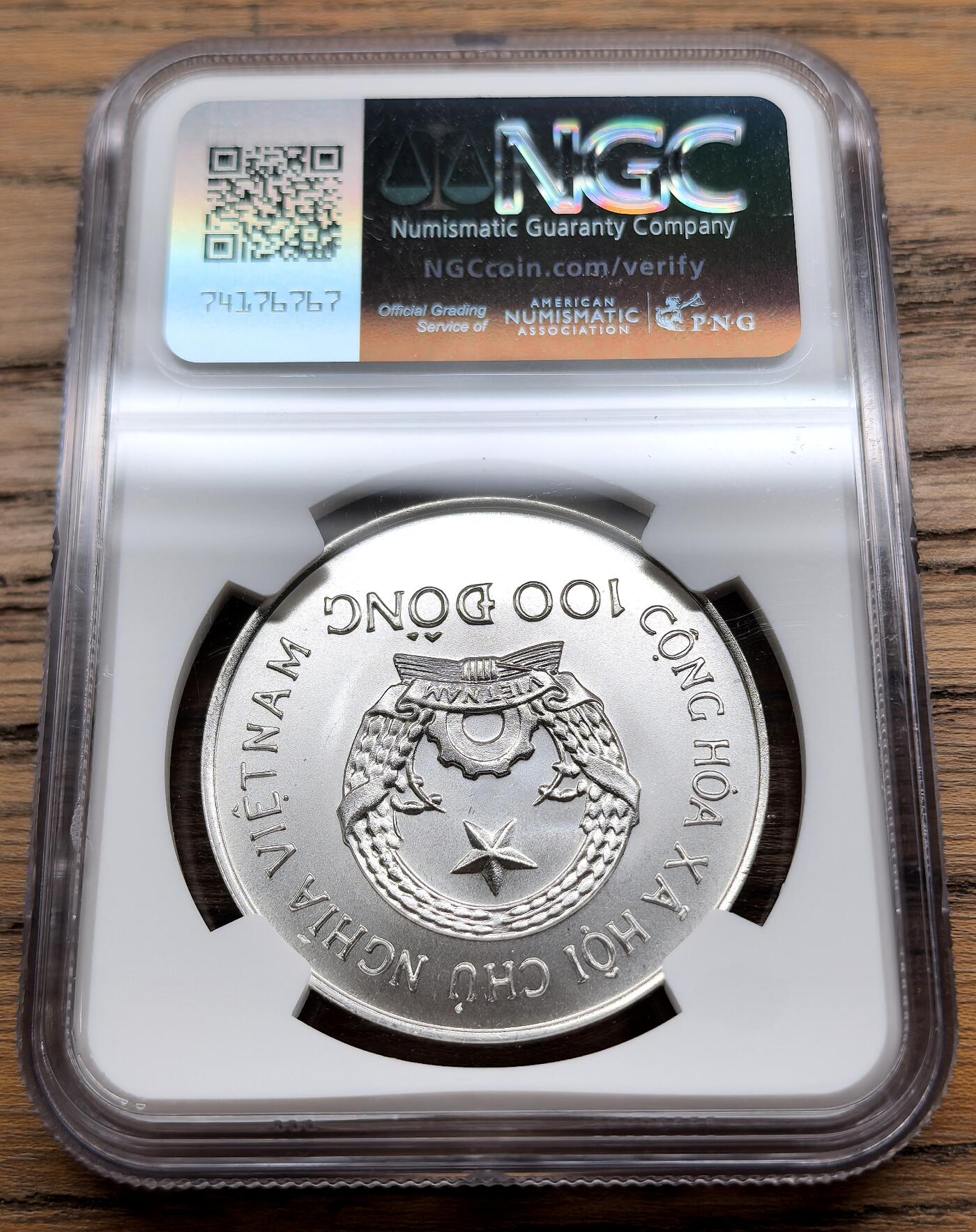 凡希社世界钱币微拍第三百零九期 1988越南龙舟100元大银NGC-MS68，喷砂matt工艺，大字100版。