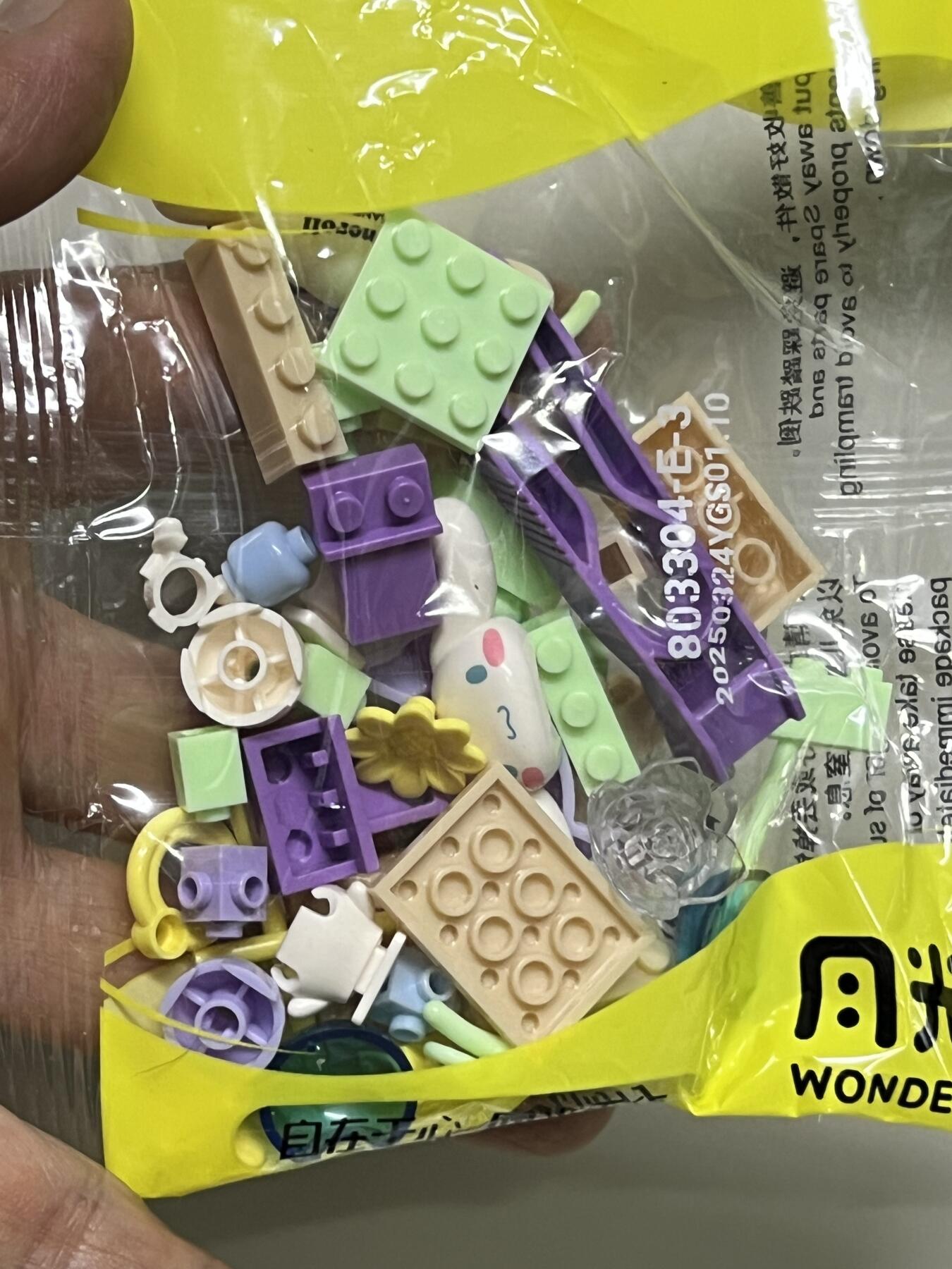 零元拍：正版三丽欧积木两套，除了一个人仔拼了以外其他全新，件全无盒，两套一起拍。