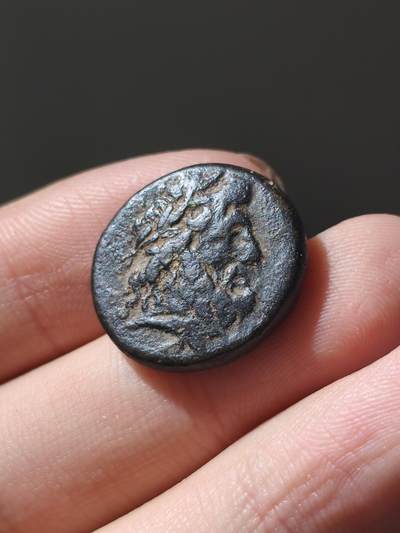星盘世界钱币八月十六日古典币精品专场，本场全部老孙严选精品 - 黎凡特地区-腓尼基希腊化宙斯铜币 背面双丰饶角写有腓尼基文 约前1世纪，黑漆古皮壳非常漂亮