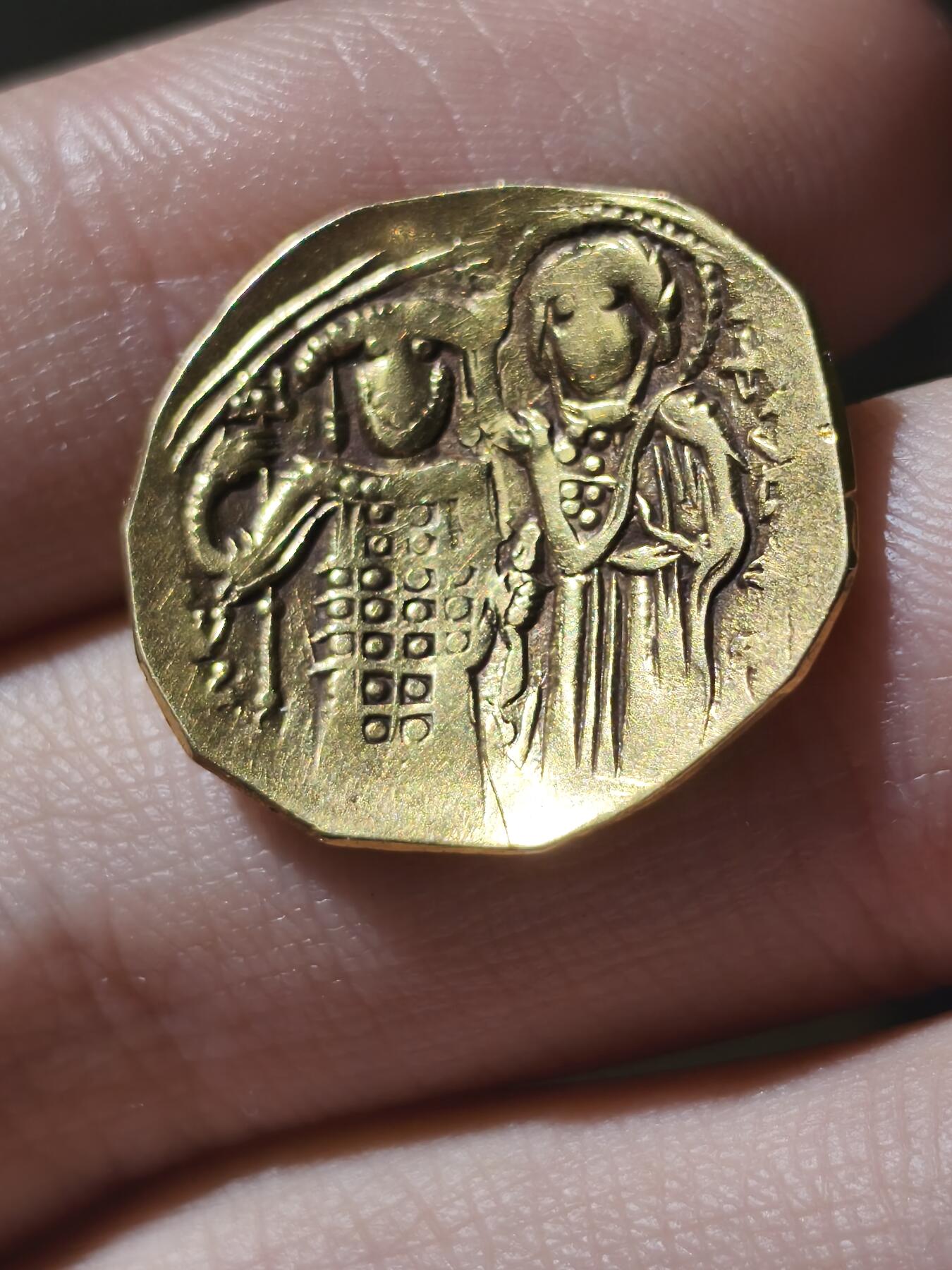 星盘世界钱币八月十六日古典币精品专场，本场全部老孙严选精品 金币！拜占庭金币约翰三世金币(尼西亚人)1222-1254年。Hyperpyron(3.45克)常见现象贸易流通需要进行人为减重，品相不错，压印完整，成色很足，非常有手感的一枚